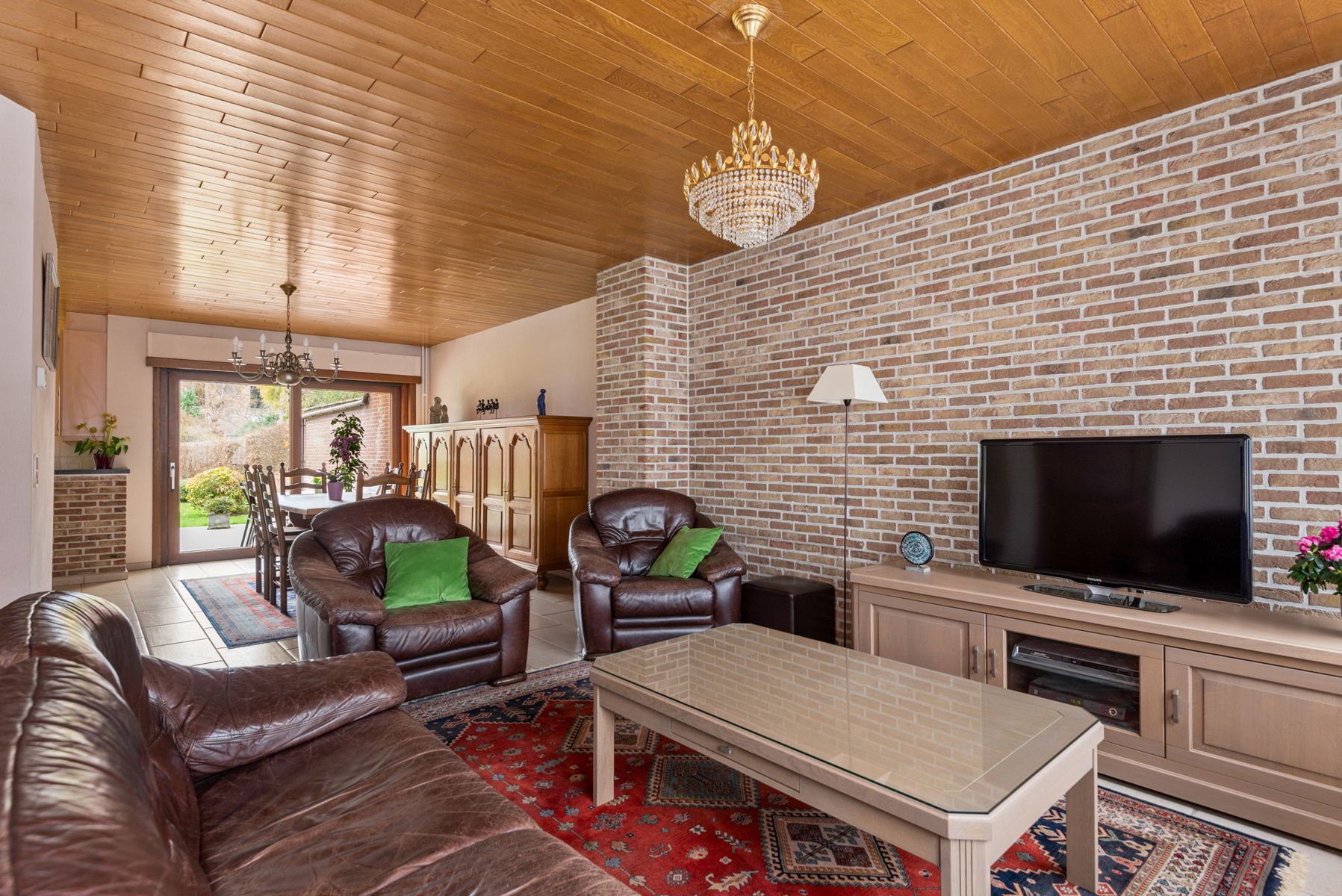 Kom de ruimte ontdekken in en achter deze halfopen bebouwing foto 17