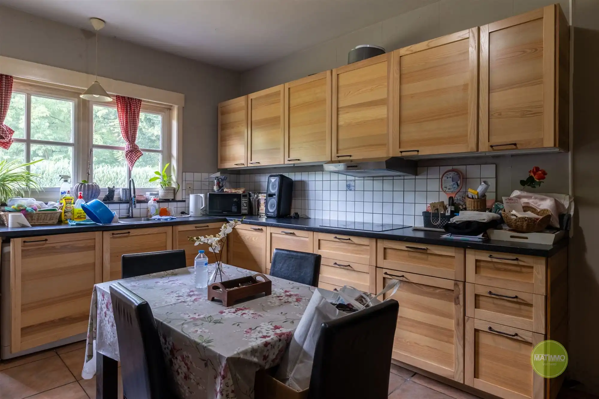 Karaktervolle woning met op royaal perceel in Mol foto 8