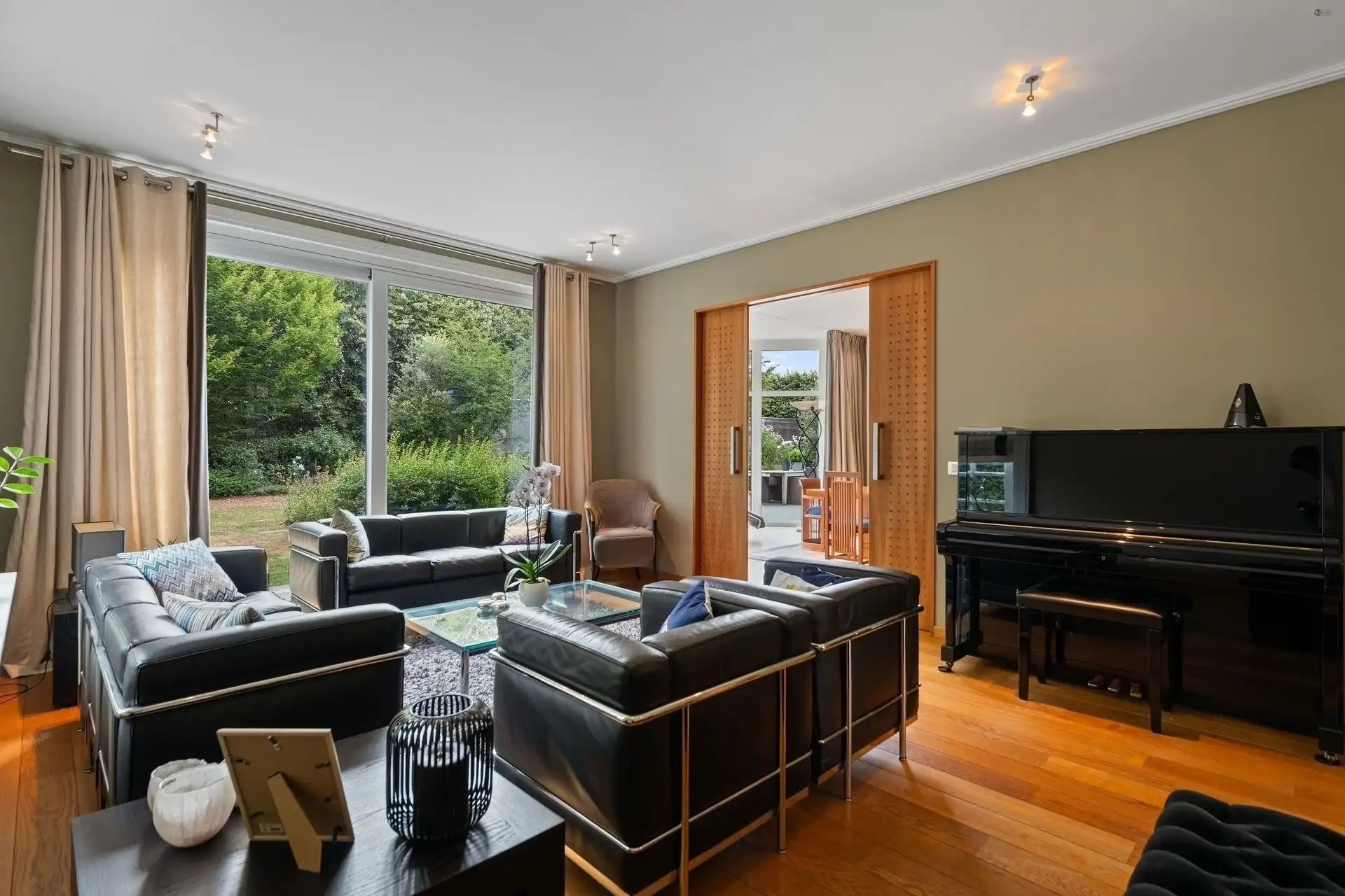 prachtig gelegen villa met verzorgde tuin en zwembad foto 6