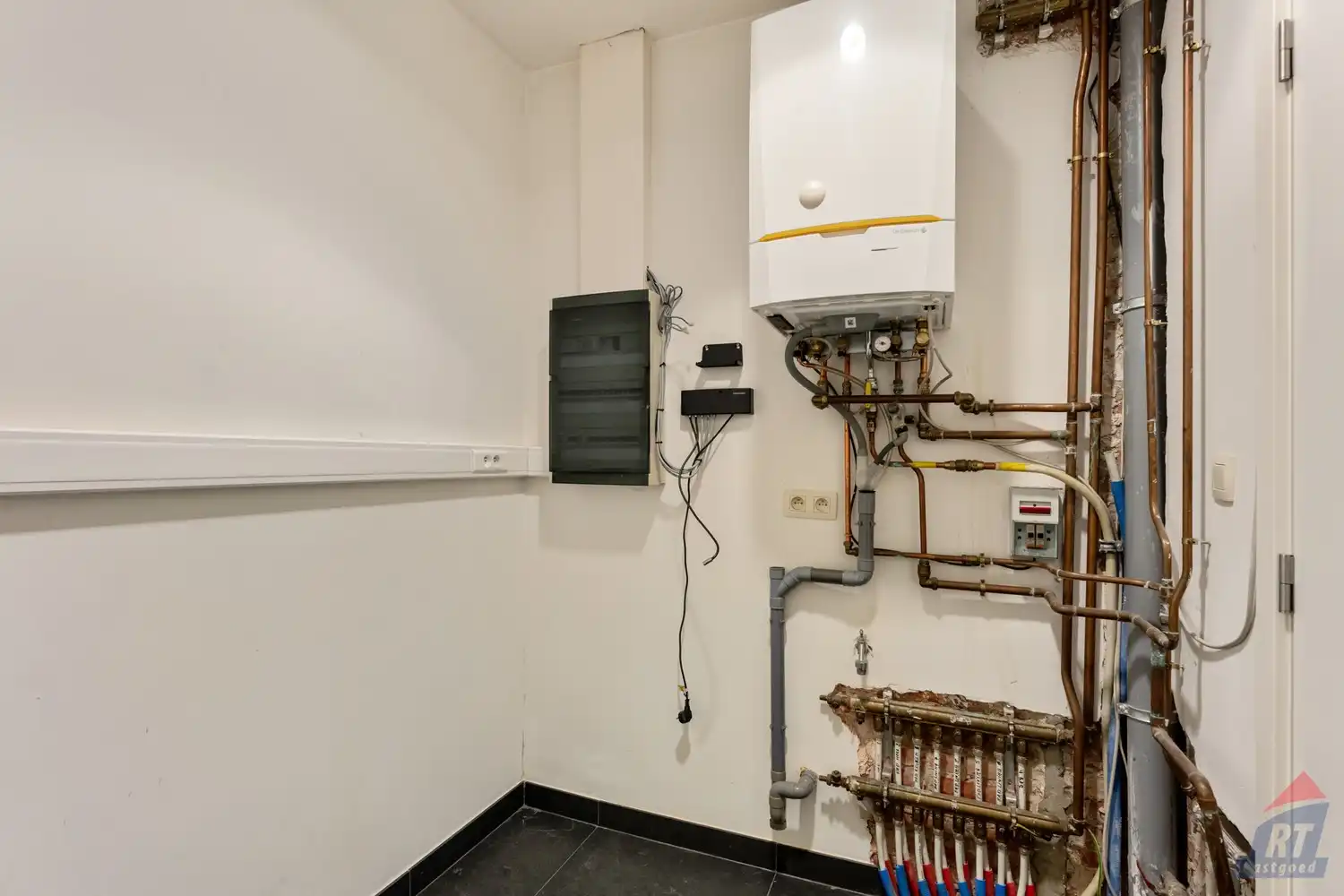 Veelzijdig pand met praktijkruimte en duplex appartement op toplocatie in Sint-Truiden foto 20