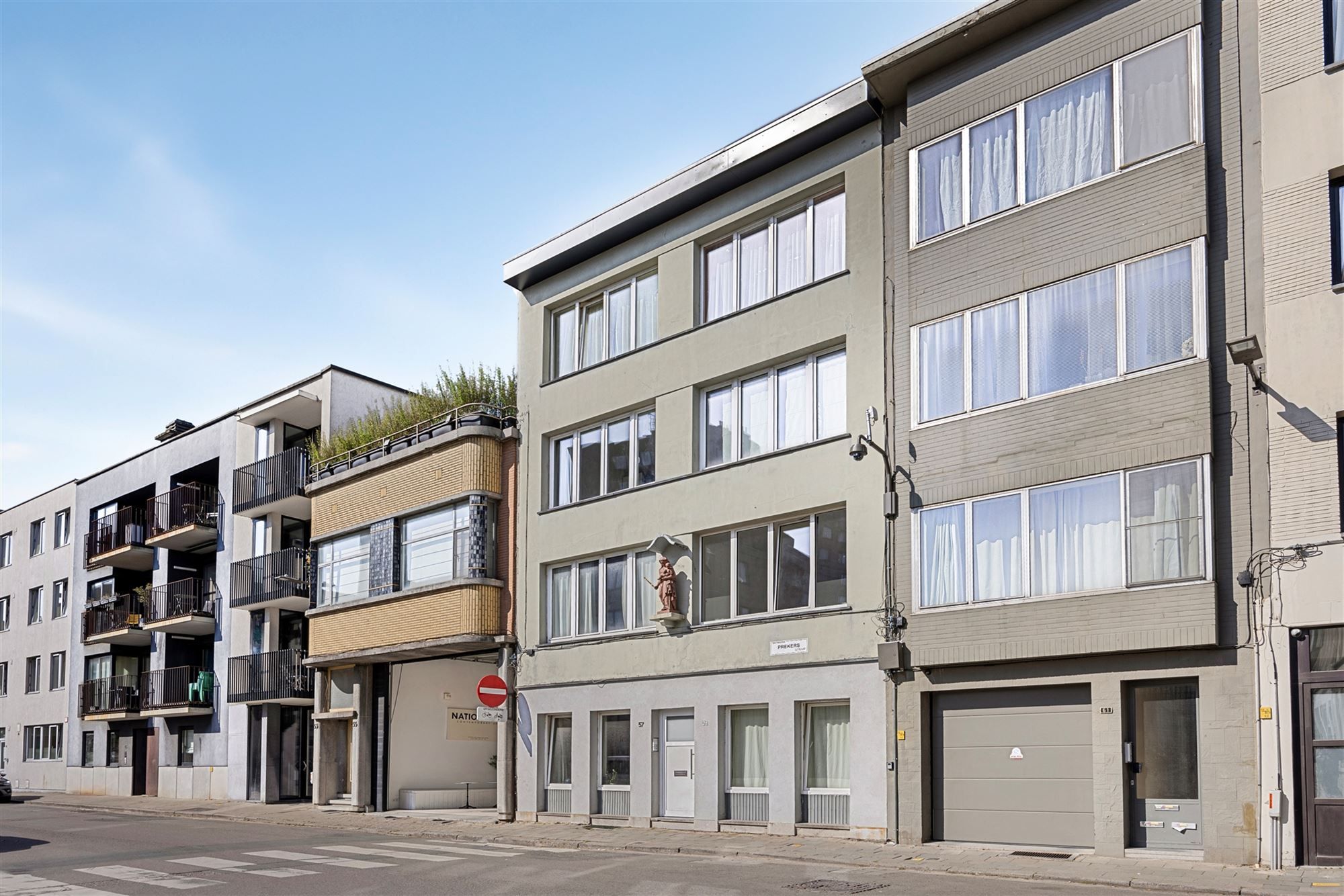 Gelijkvloers appartement aan de Nationalestraat in Antwerpen foto {{pictureIndex}}