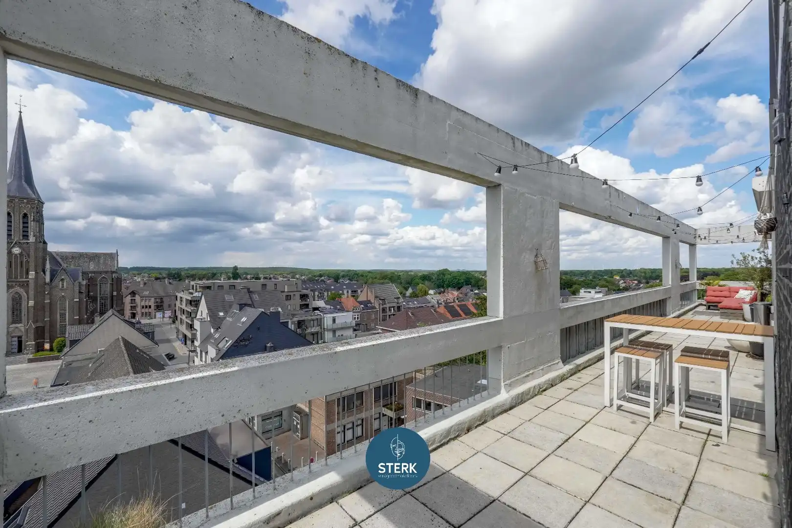 PENTHOUSE MET PANORAMISCH UITZICHT EN RUIM TERRAS IN CENTRUM LANAKEN !  foto 18