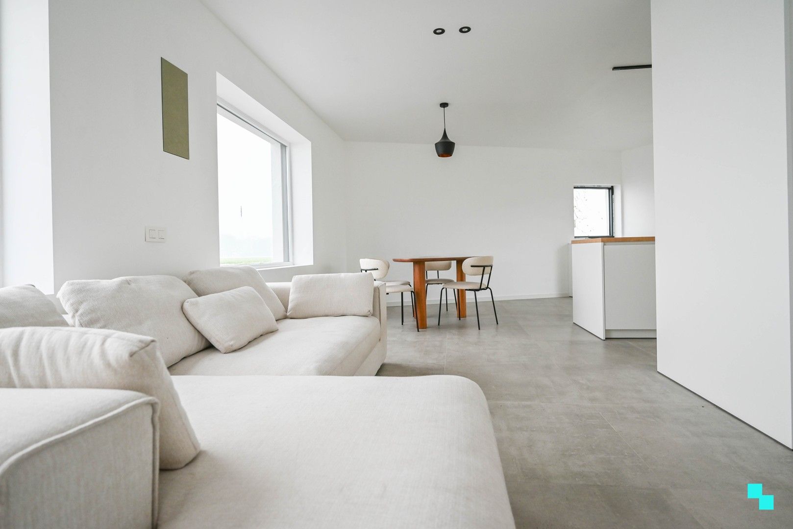 Volledig gerenoveerde woning met zicht op de velden foto 6