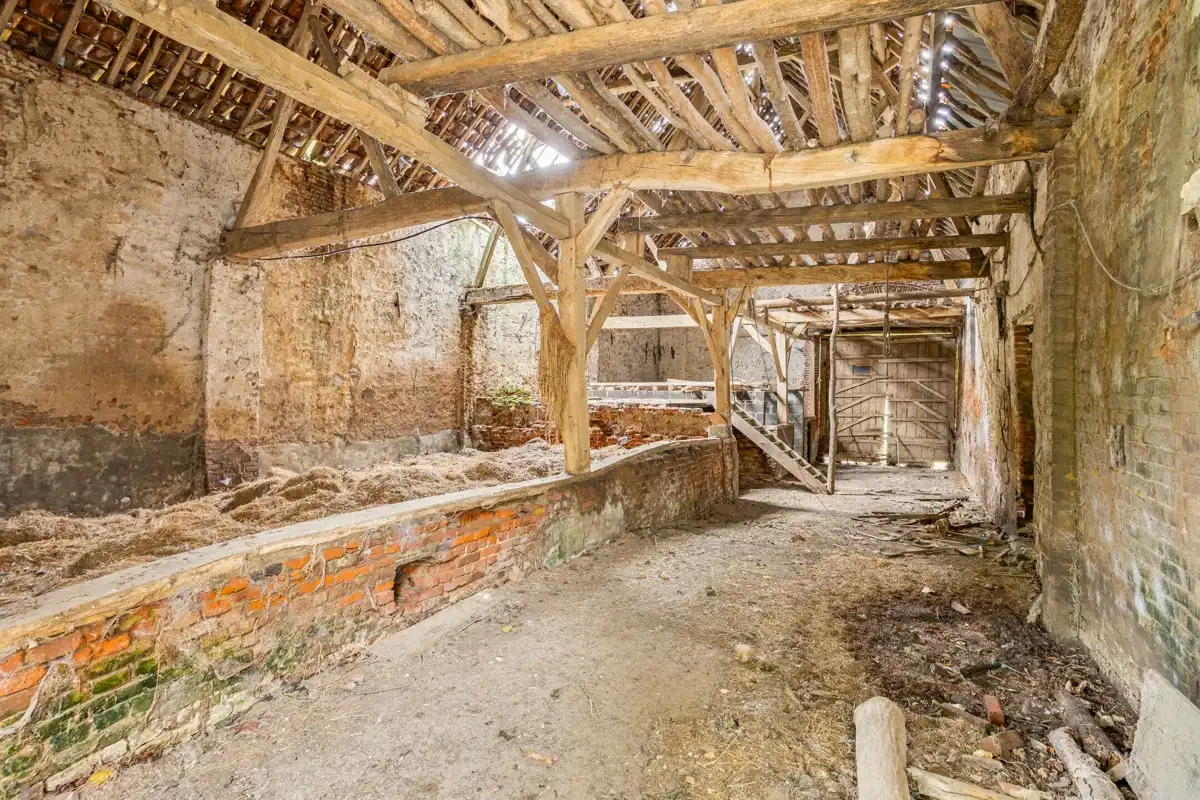 Te renoveren hoeve met schuren op ca. 1,3ha! foto 13