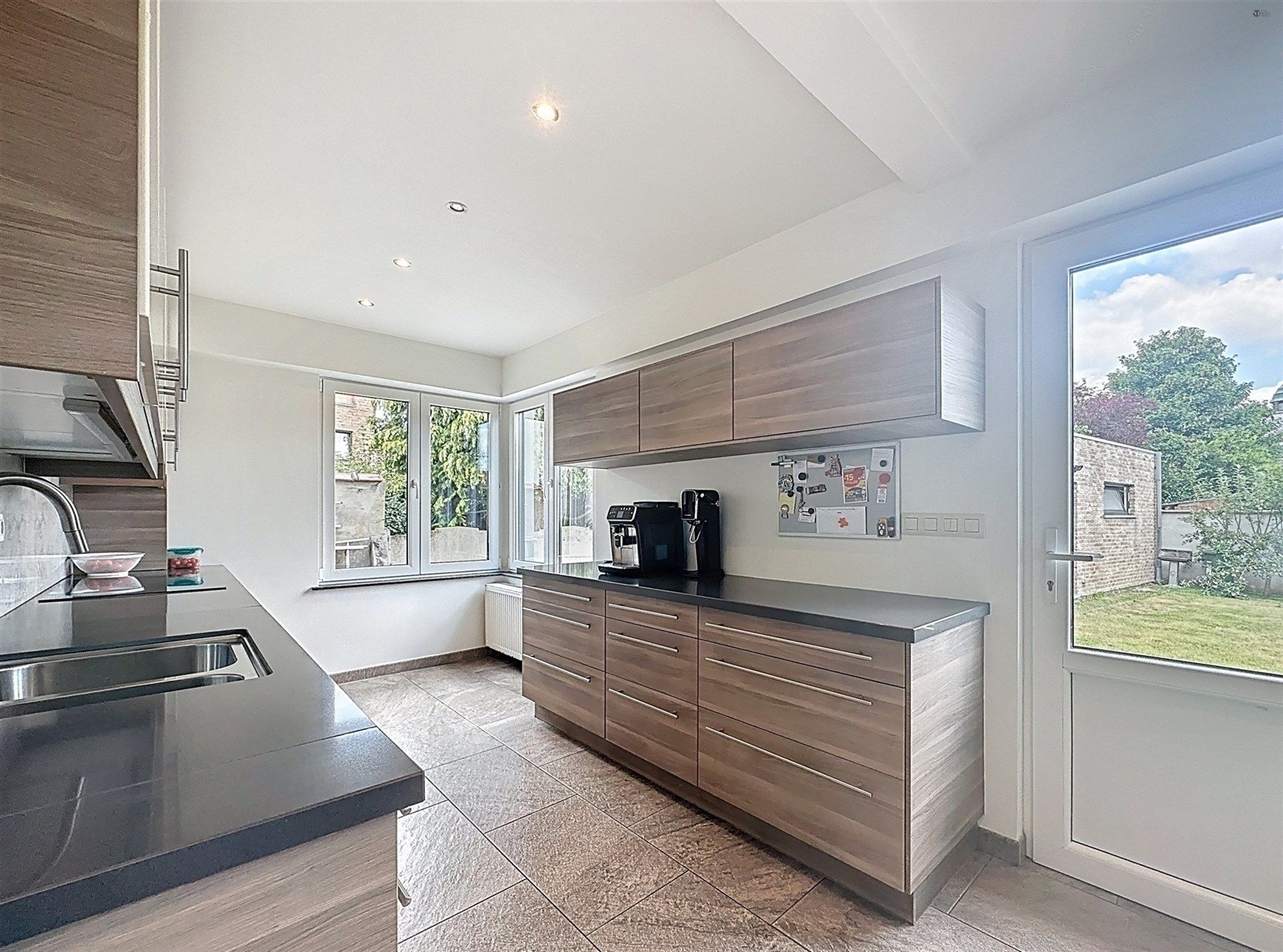 Instapklare woning met 4 slp en garage op perceel van 785m² foto 8