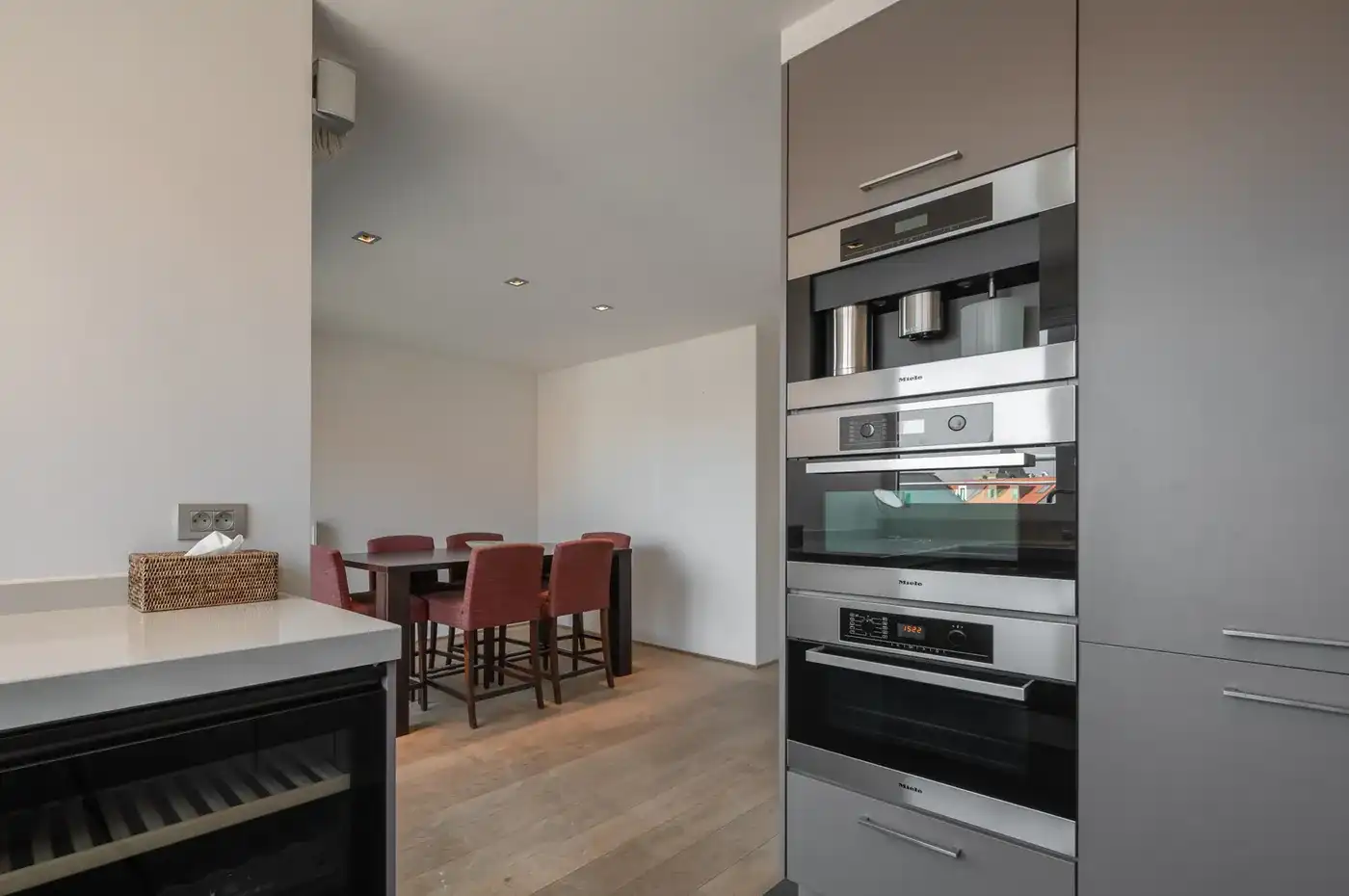 Lichtrijk en ruim duplexappartement met 2 grote zonneterrassen op een zucht van de Zeedijk  foto 10