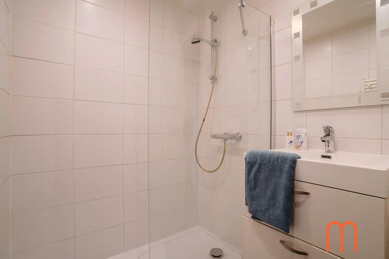 Appartement te koop op de Zeedijk in Mariakerke (Oostende) met frontaal zeezicht foto 11