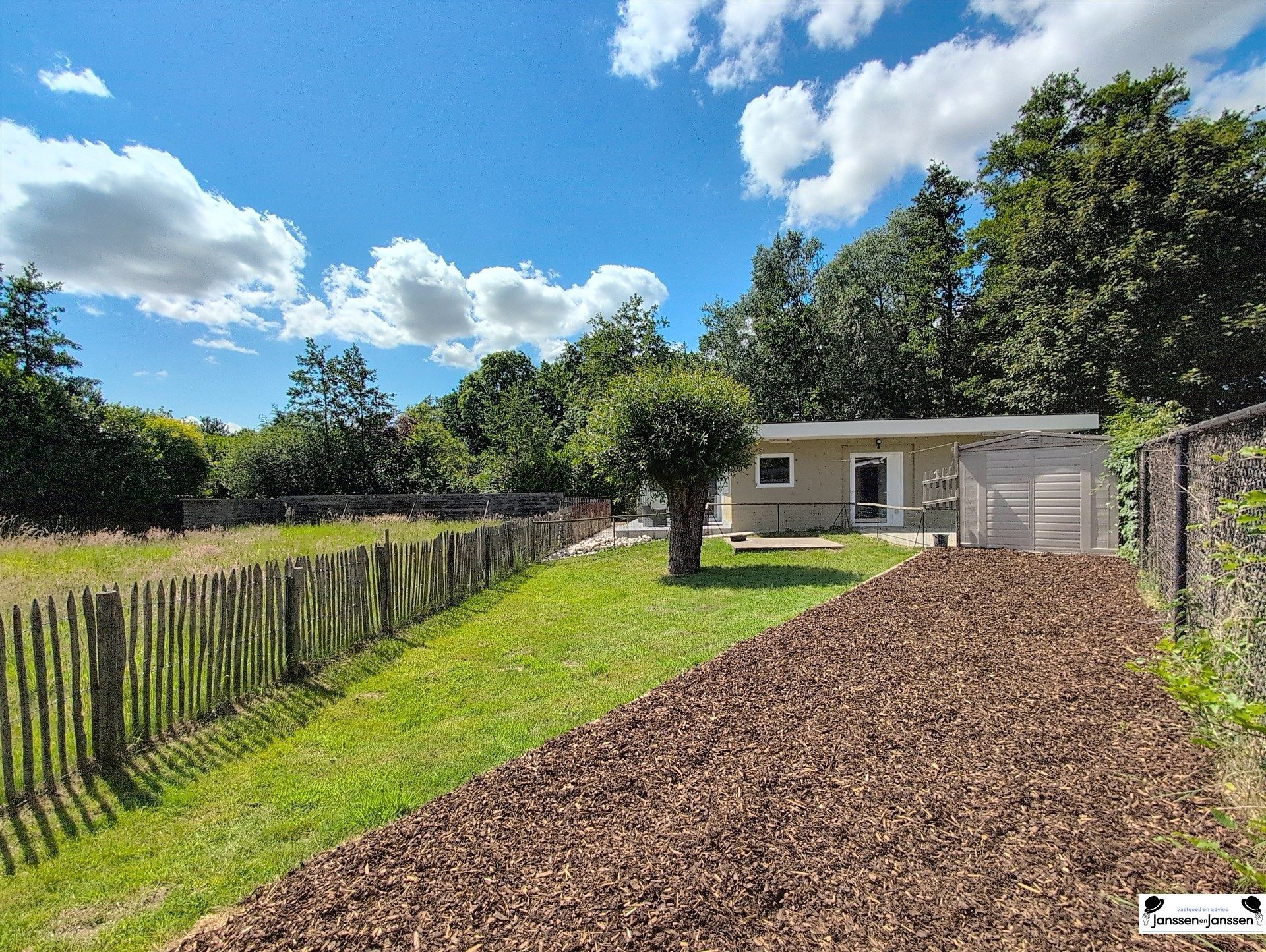 Rustgevende Bungalow - Zon, Rust en Jouw Eigen Plekje foto 2