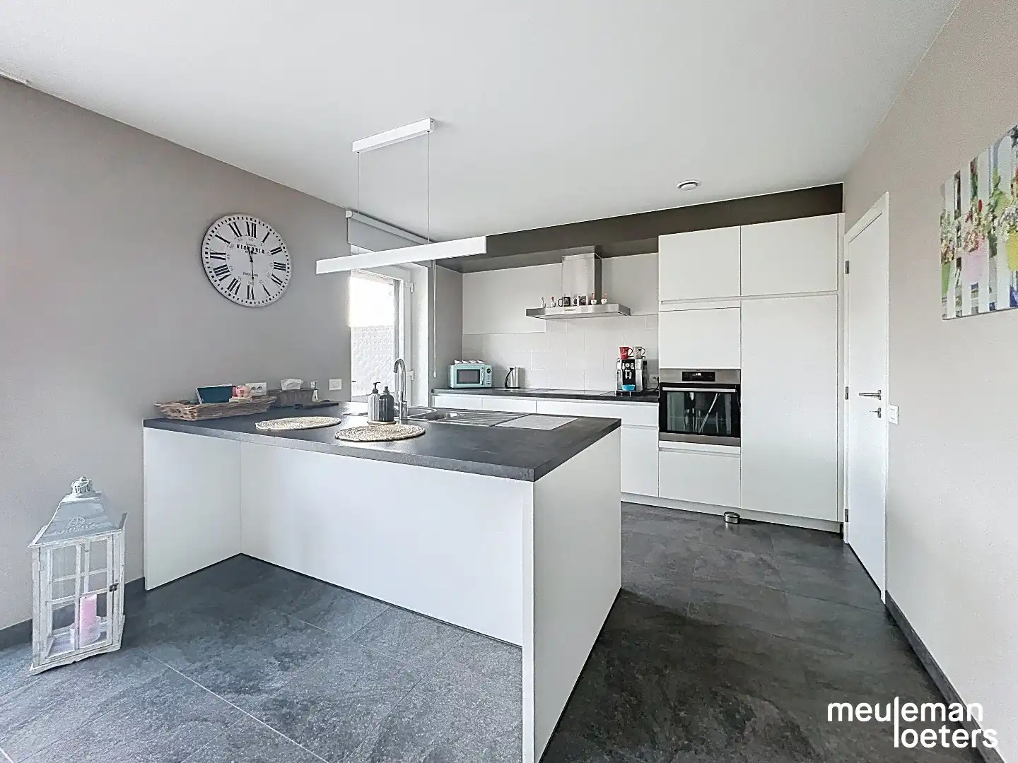 Ruime recente woning met tuin en garage foto 7