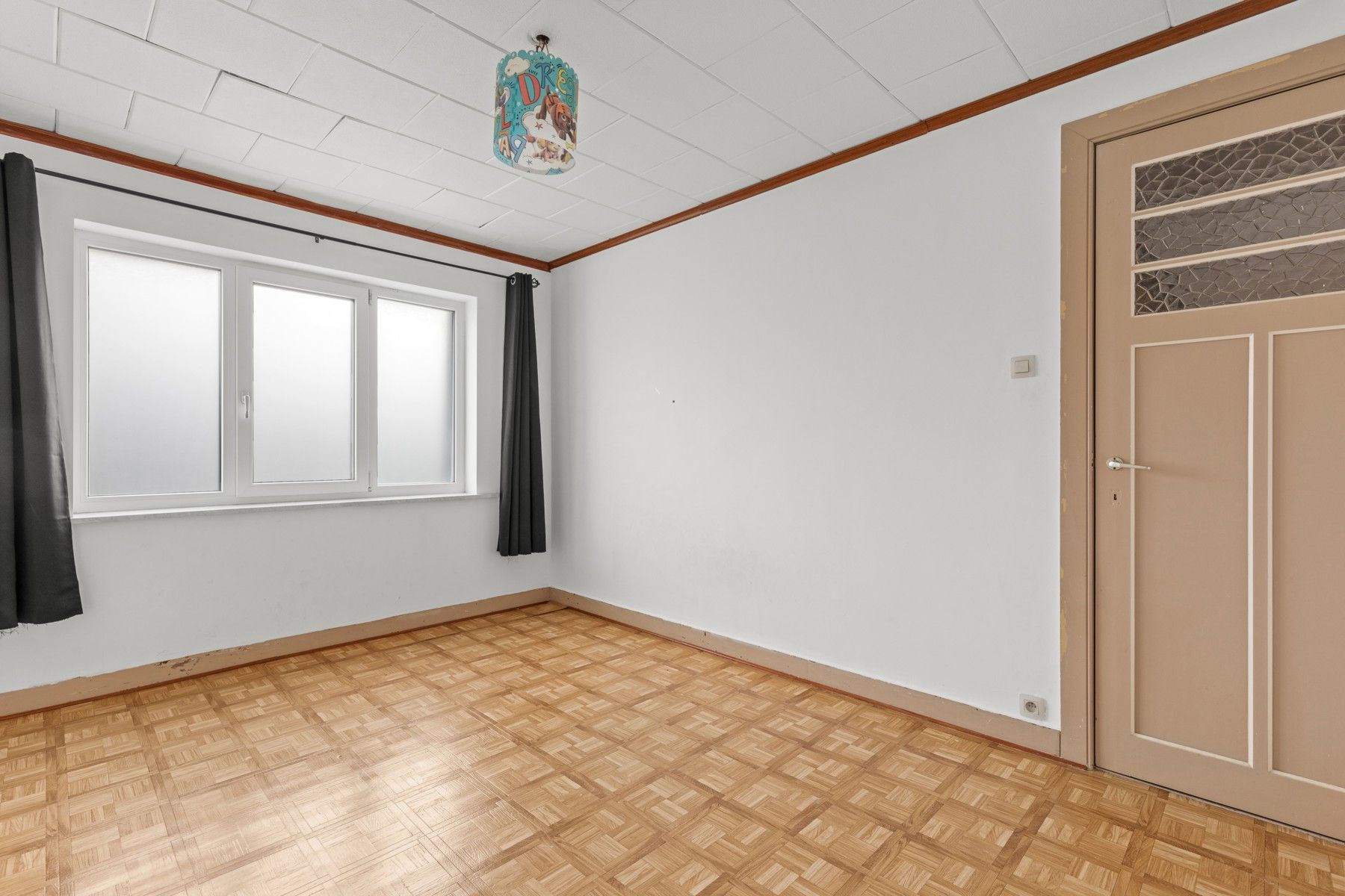 Te renoveren woning met veel potentieel in rustige wijk foto 14