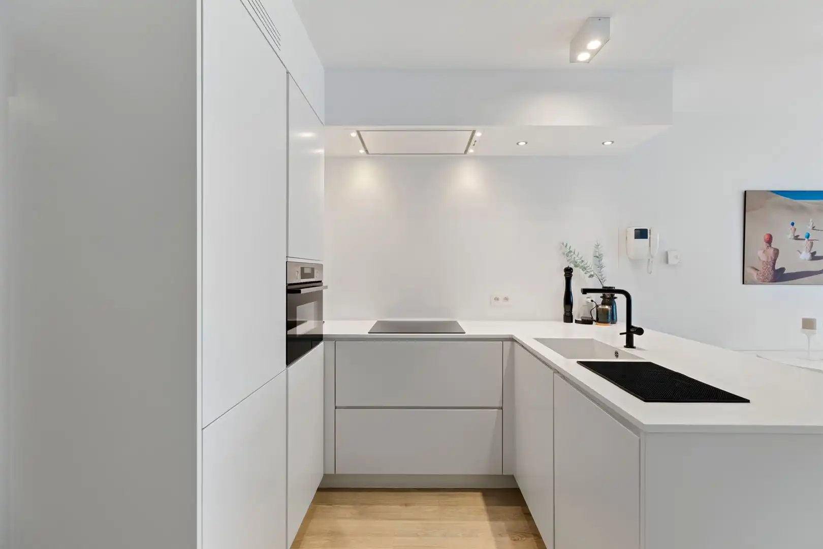 Bjzonder mooi afgewerkt appartement in topgebeouw foto 7