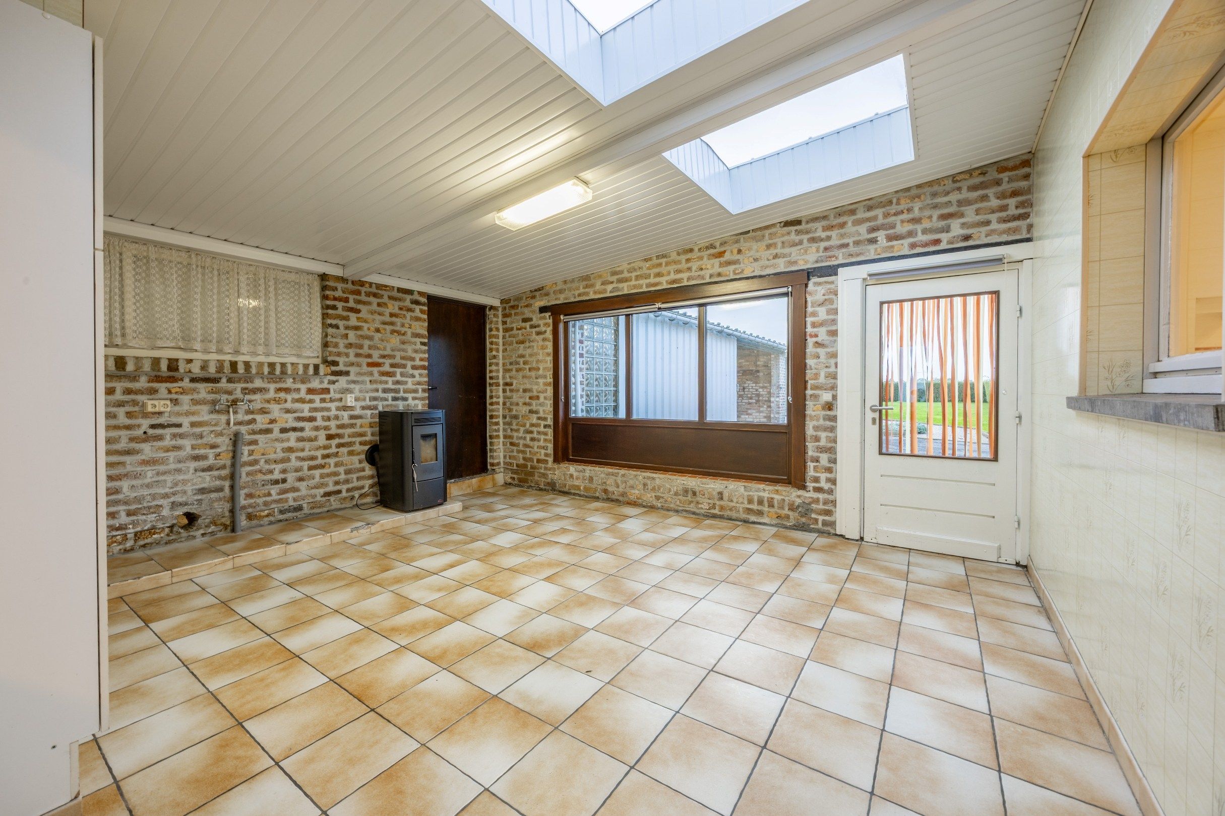 RUIME WONING MET TUIN EN UITWEG foto 7