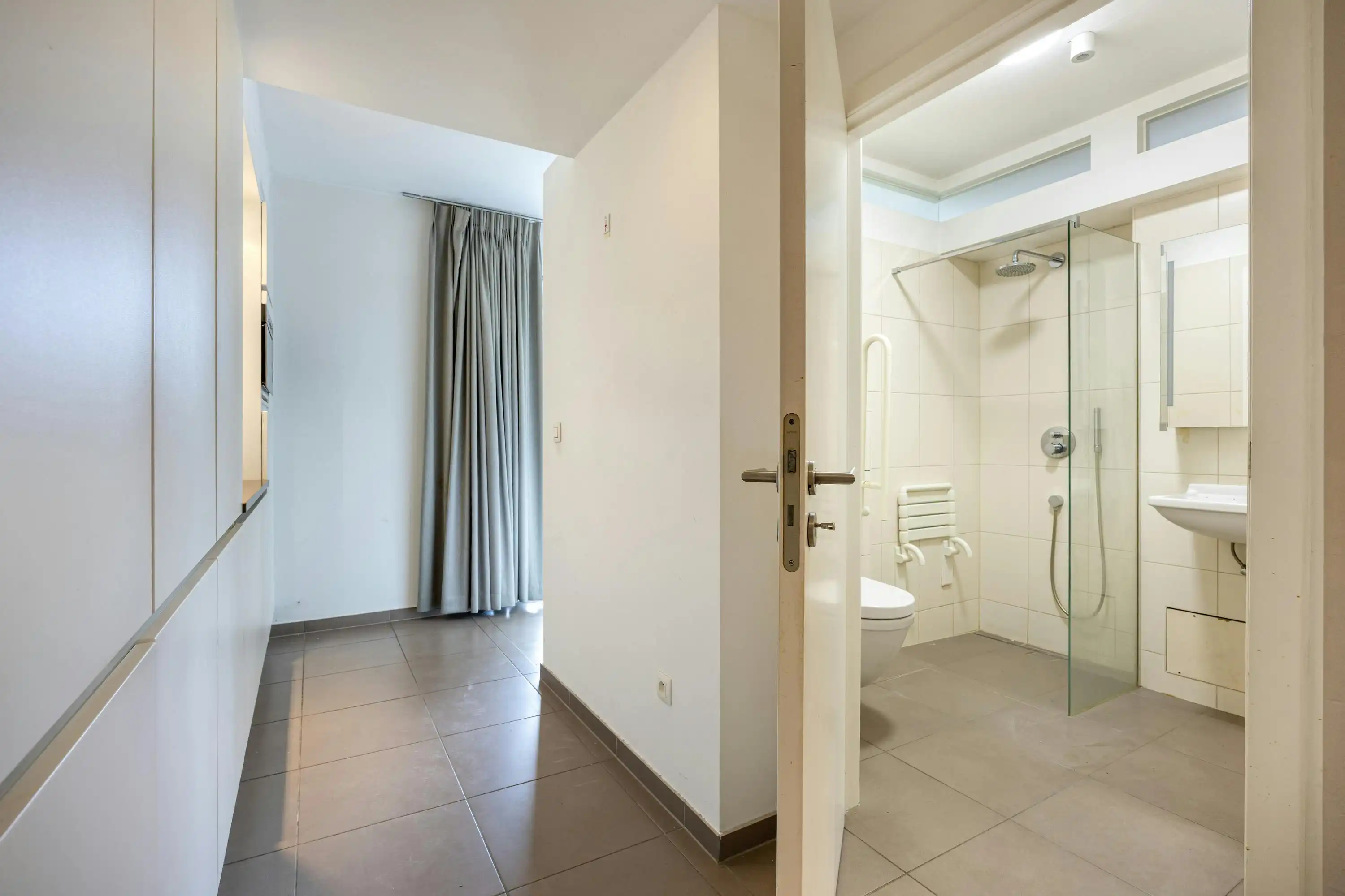 Assistentiewoning met terras en ondergrondse autostaanplaats foto 8