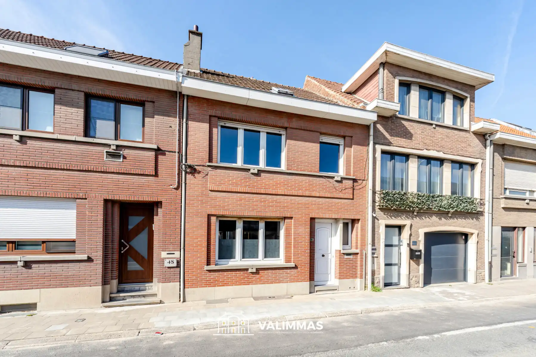 Degelijke, maar nog op te knappen woning met grote tuin... foto 2