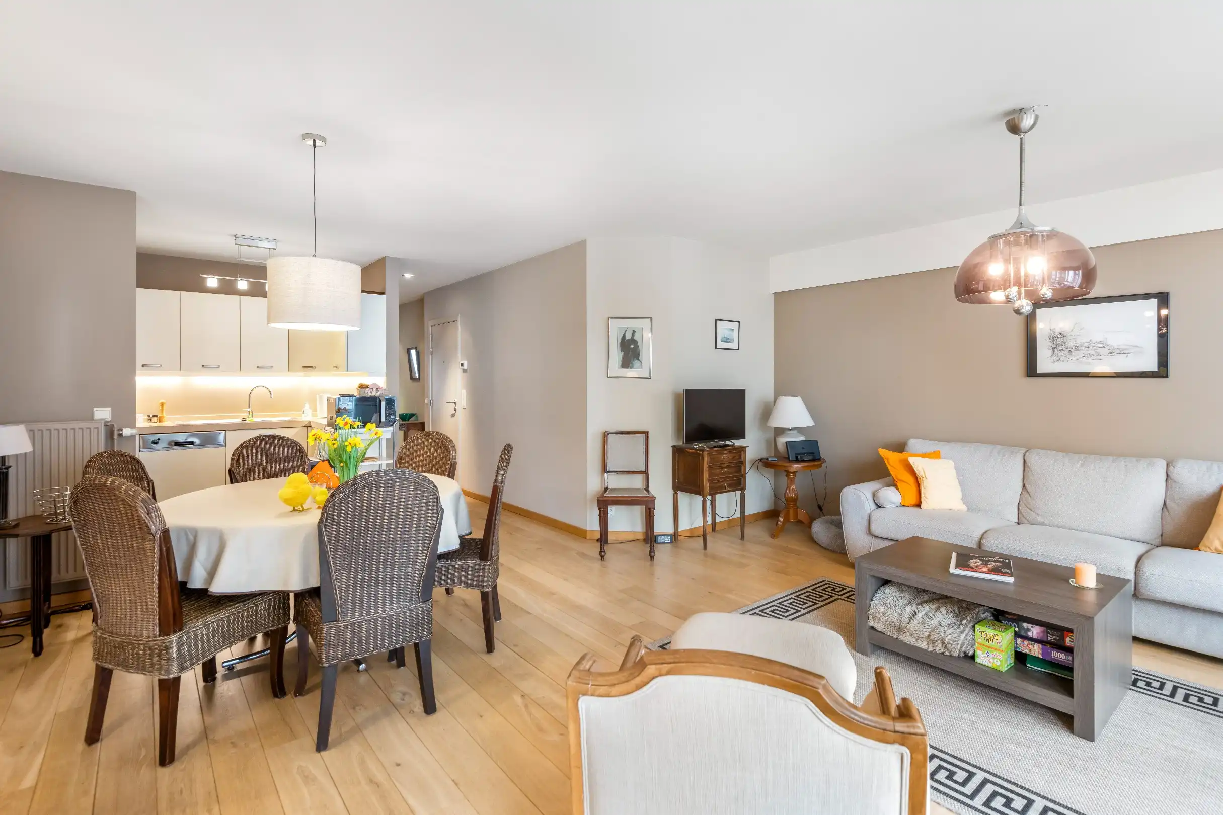 Verzorgd, zuidgericht  gemeubeld appartement gelegen vlakbij de Lippenslaan en de Dumortierlaan foto 7