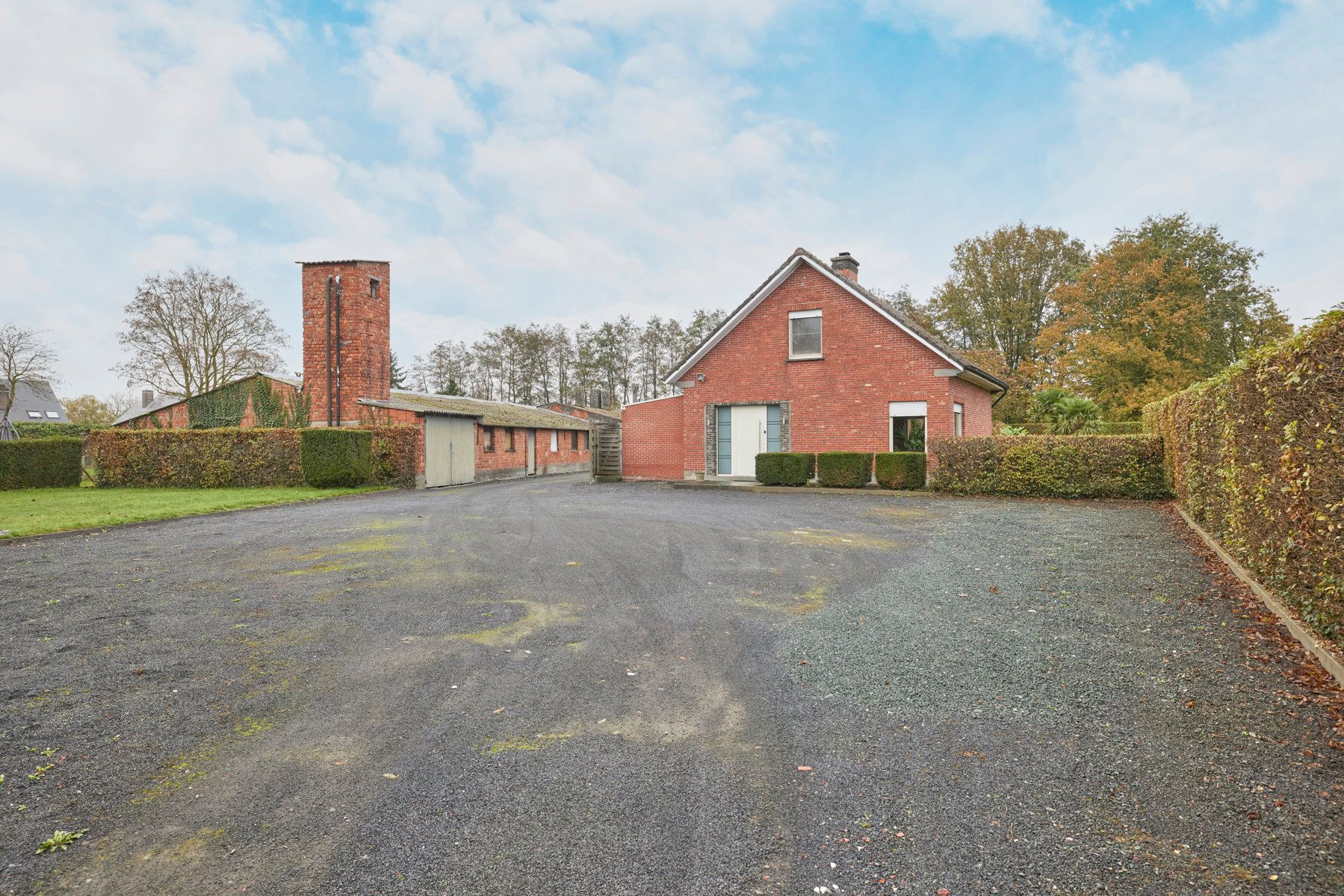 Woning met stallen op een perceel van 6857m² foto 5