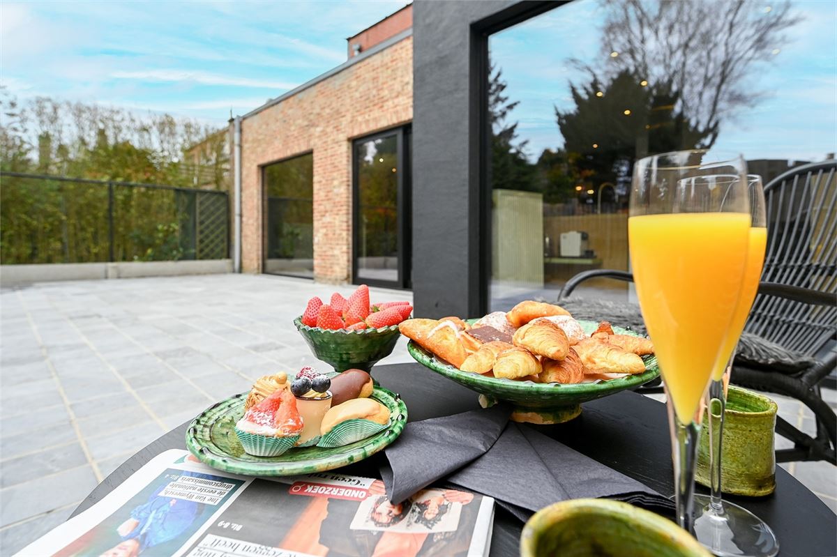 Goed gelegen handelsgelijkvloers met appartement en garage foto 21