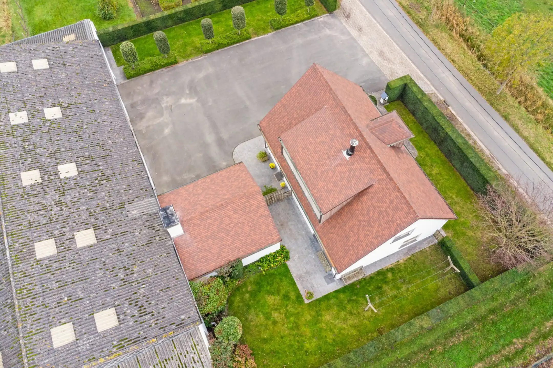 Modern ingerichte villa met loods in Moerkerke foto 3