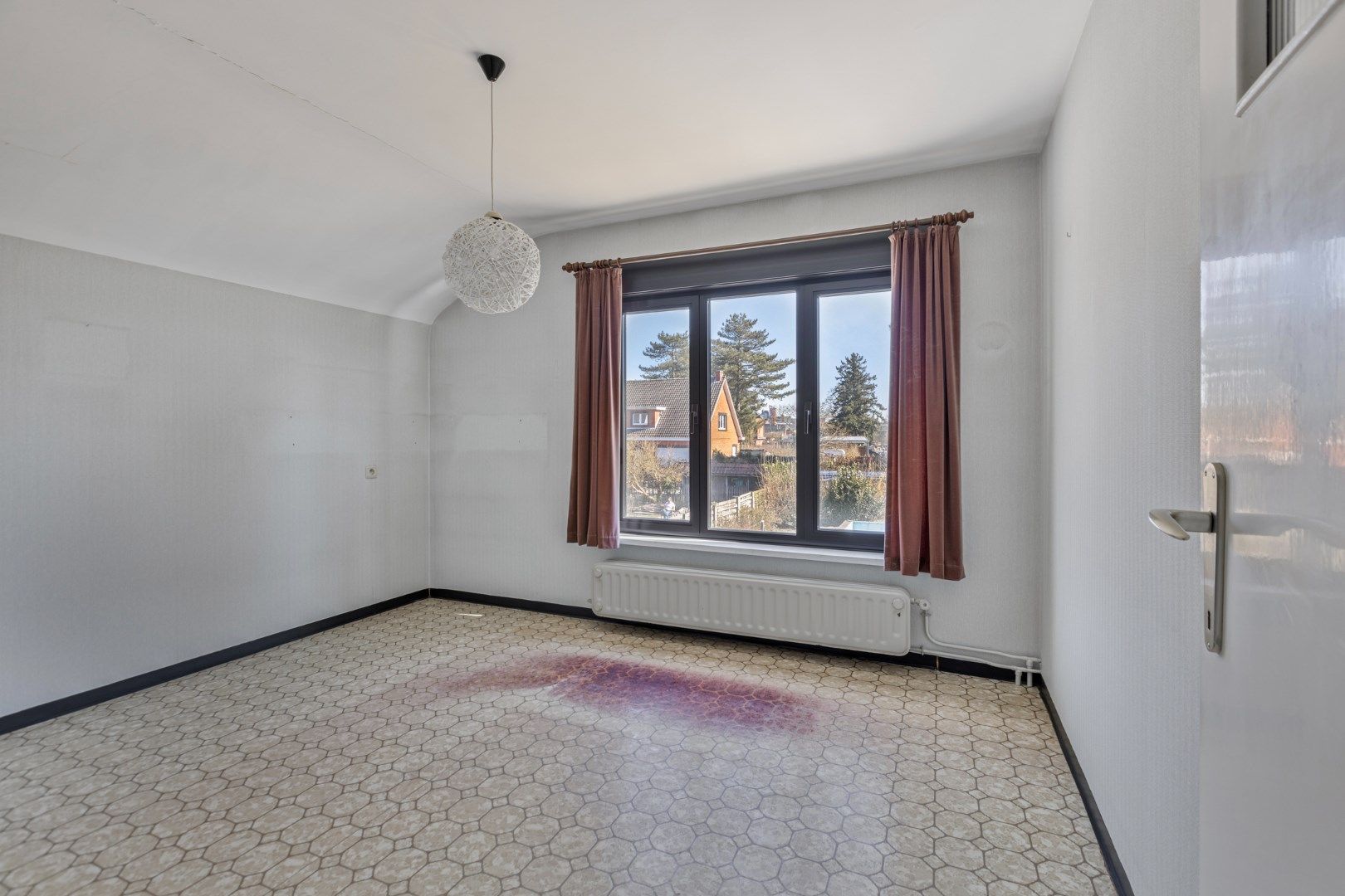 Te renoveren woning met garage en ruime tuin nabij het centrum van Dessel ! foto 18
