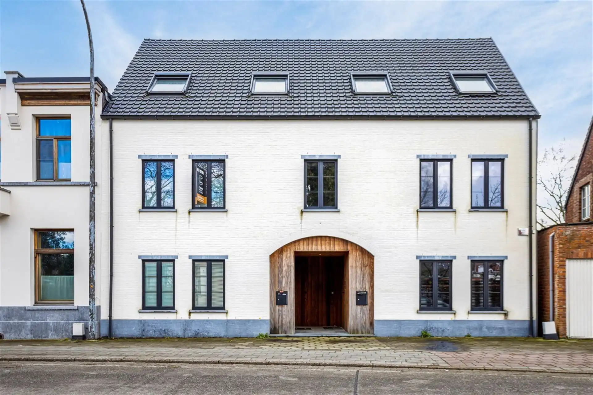 Instapklare woning met 3 slpk op een zeer centrale ligging! foto {{pictureIndex}}