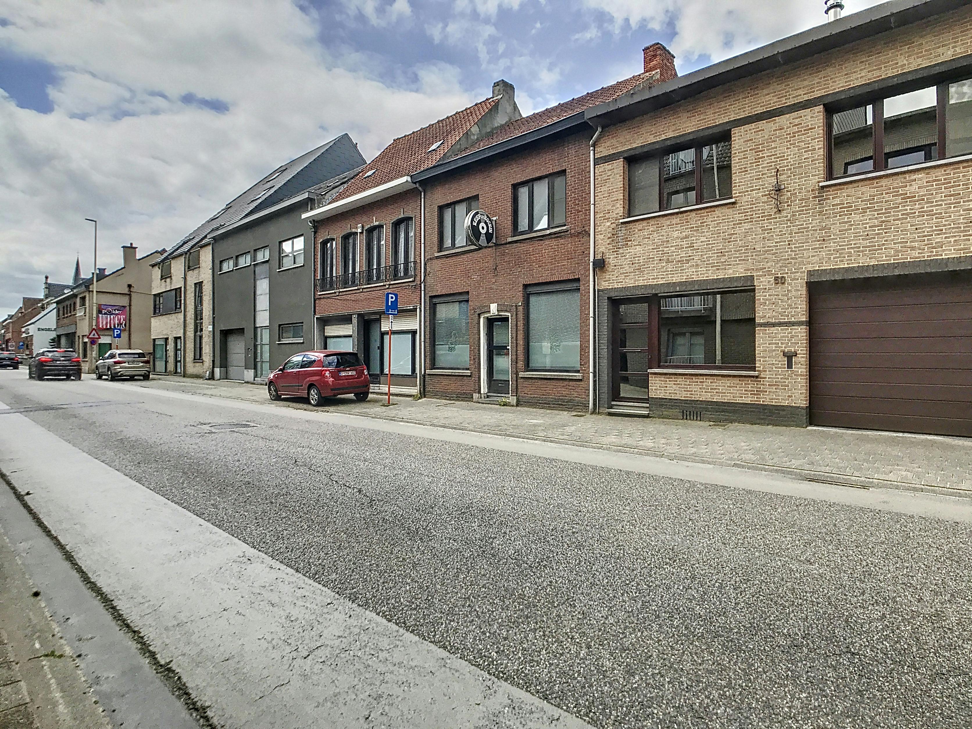 Te renoveren winkel of woning foto 17