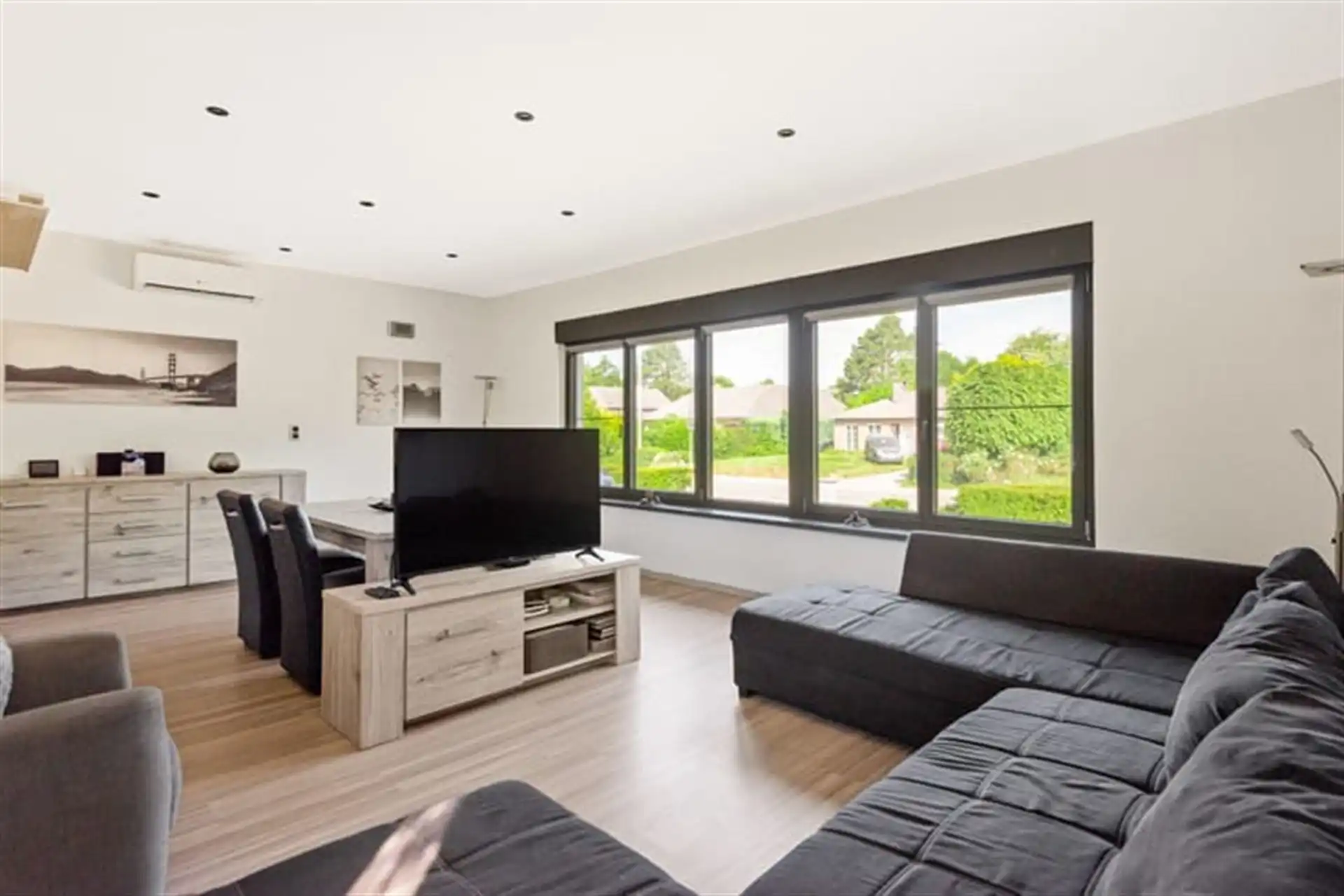 Centraal gelegen OB met ruime garage en tuin! foto 2