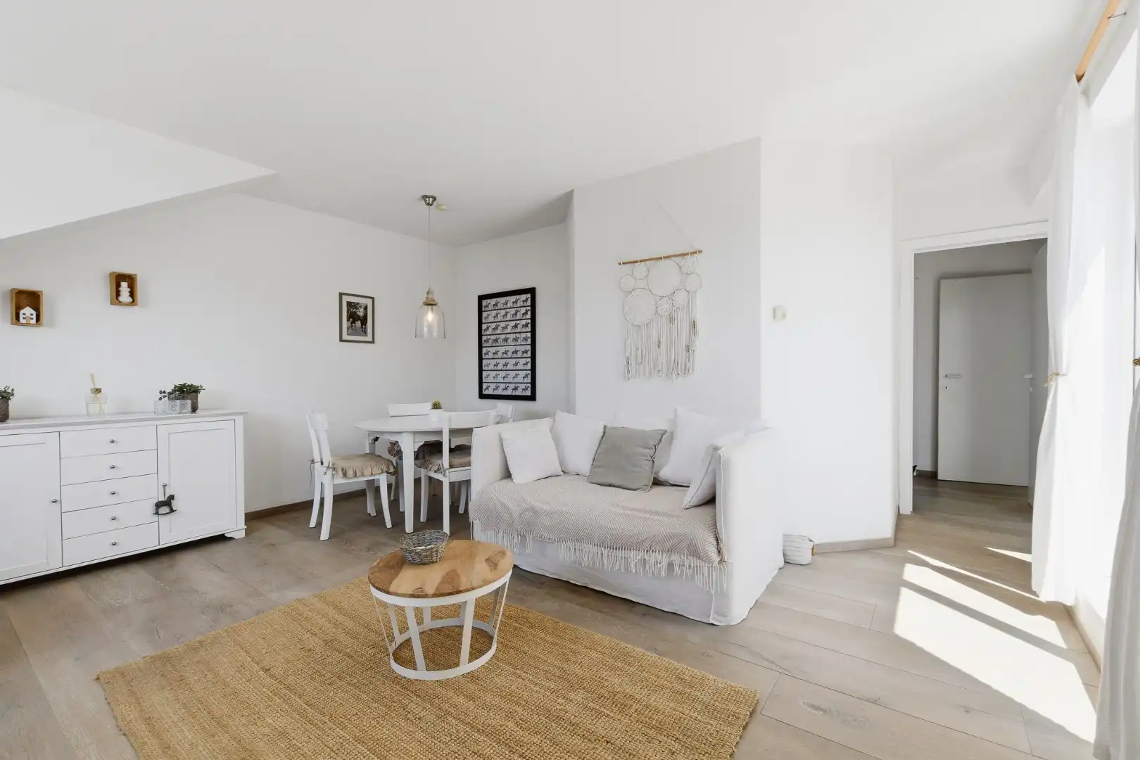 Instapklaar en gemeubeld 1-slaapkamerappartement met terras in hartje Wenduine foto 3