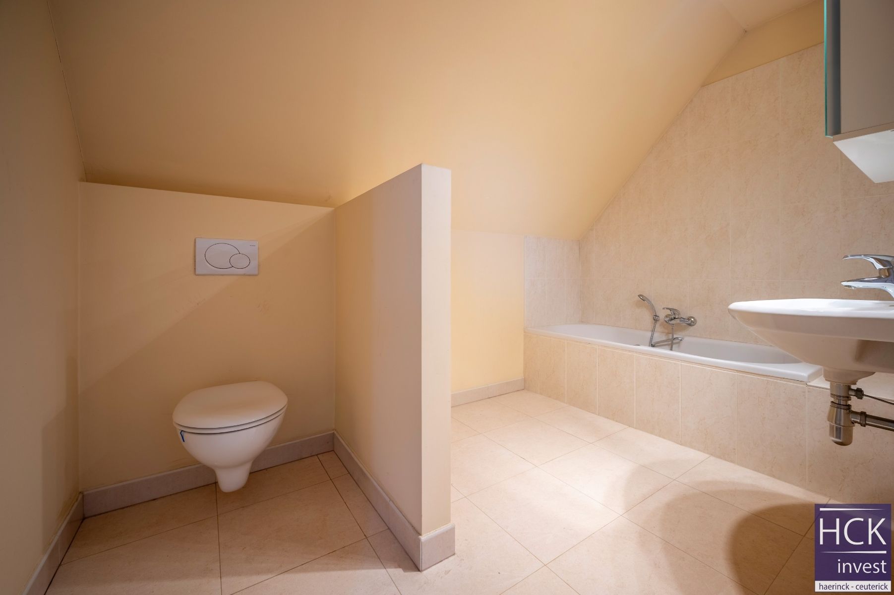 KRUISHOUTEM - Ruim duplex appartement + staanplaats op topligging! foto 15