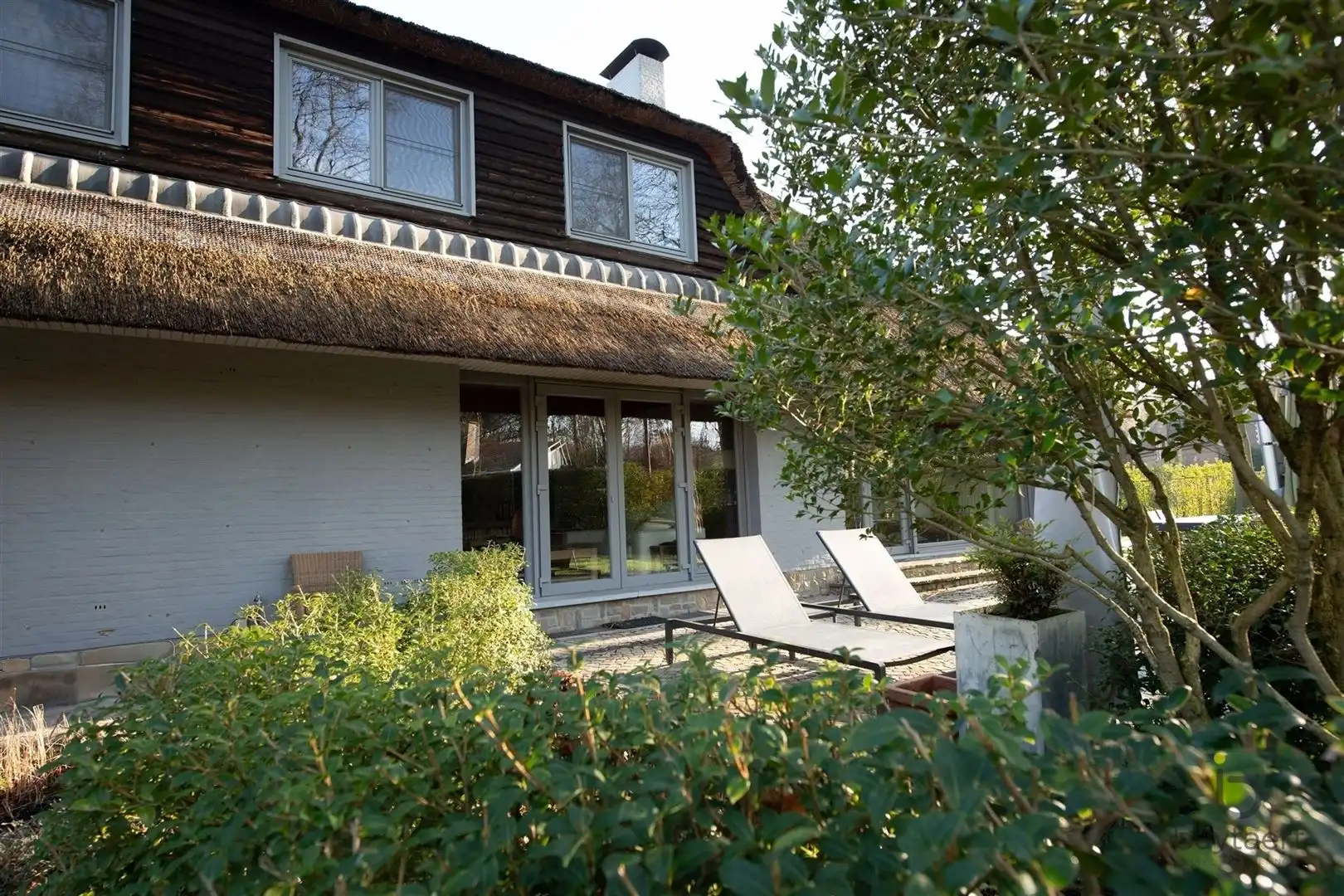 Villa met praktijk of  kangoeroewoning en Zuid - West tuin. foto 46