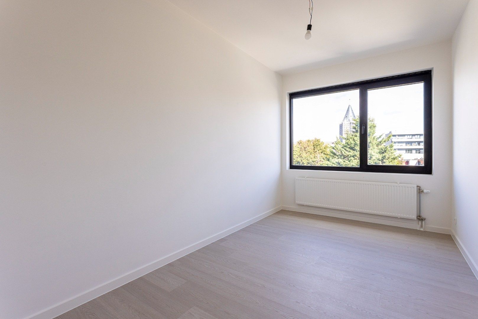 Ruim vernieuwbouw 2-slaapkamer appartement nabij De Roma! foto 8