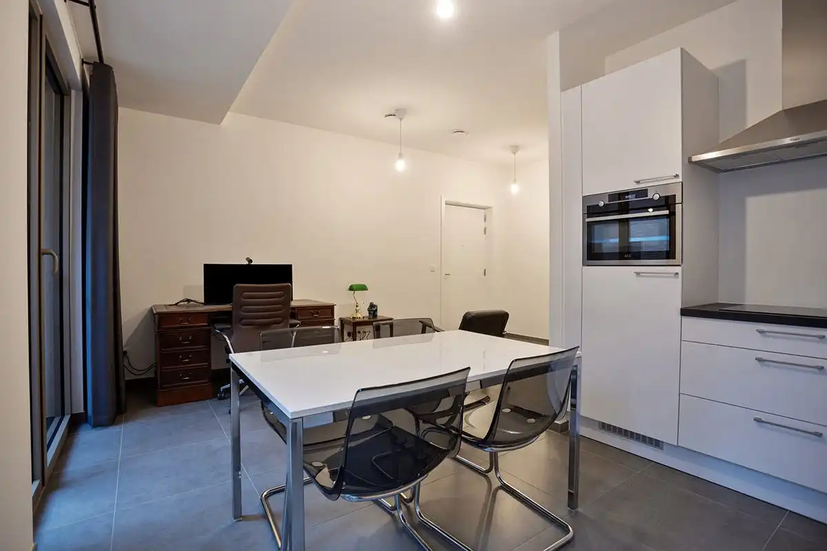 Instapklaar 1-slaapkamer appartement in Quartier Bleu foto 4