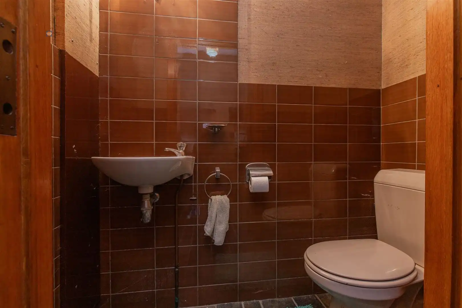 Te renoveren woning met potentieel, 3 slpk & dubbele garage foto 12