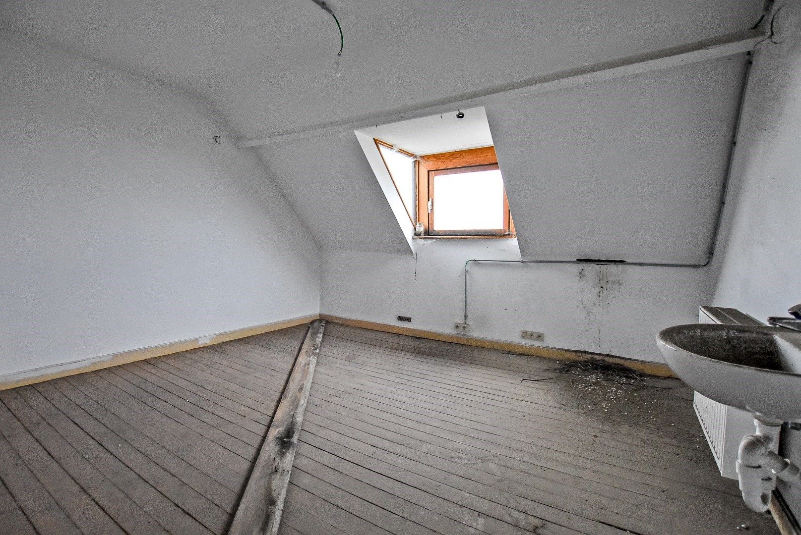 Zeer ruime te renoveren woning centrum Veurne! foto 12