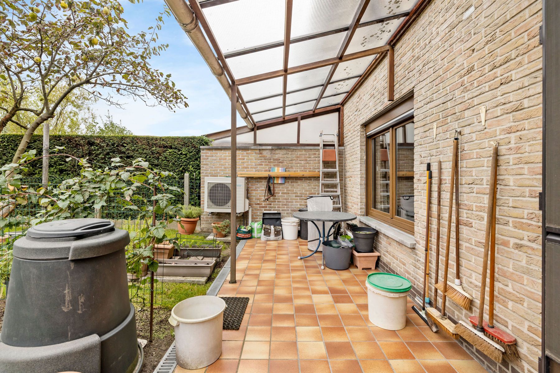 Goed geïsoleerde rijwoning met zonnepanelen en 3 slaapkamers foto 21