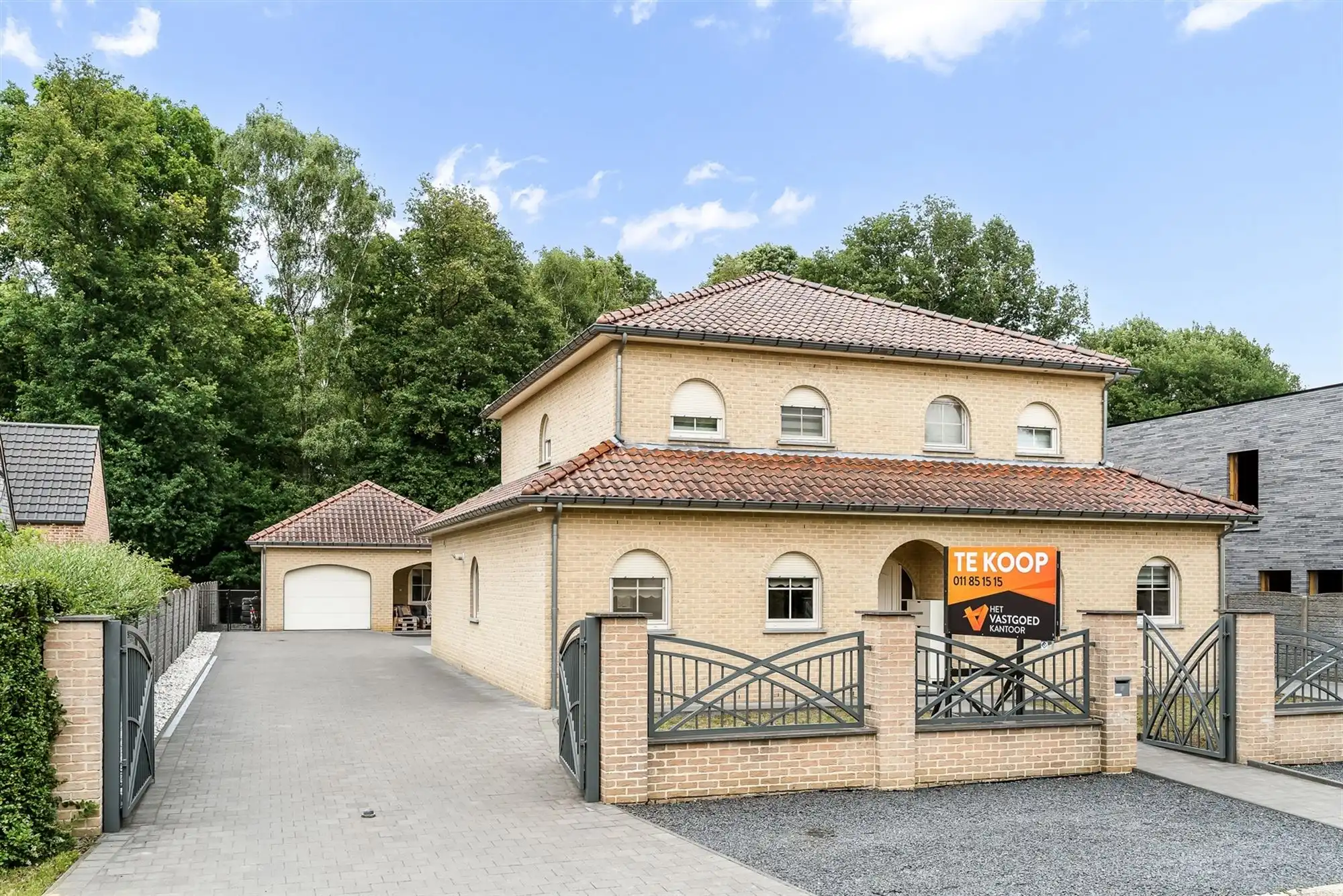 ZEER RUIME, GOED ONDERHOUDEN WONING (269M²) MET 4 SLAAPKAMERS EN RUIME GARAGE OP EEN PERCEEL VAN 10ARE TE BEVERLO foto 23