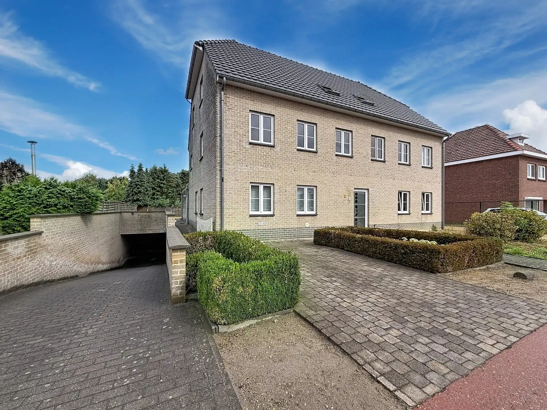 TE HUUR | Ruim gelijkvloers appartement met tuin foto 2