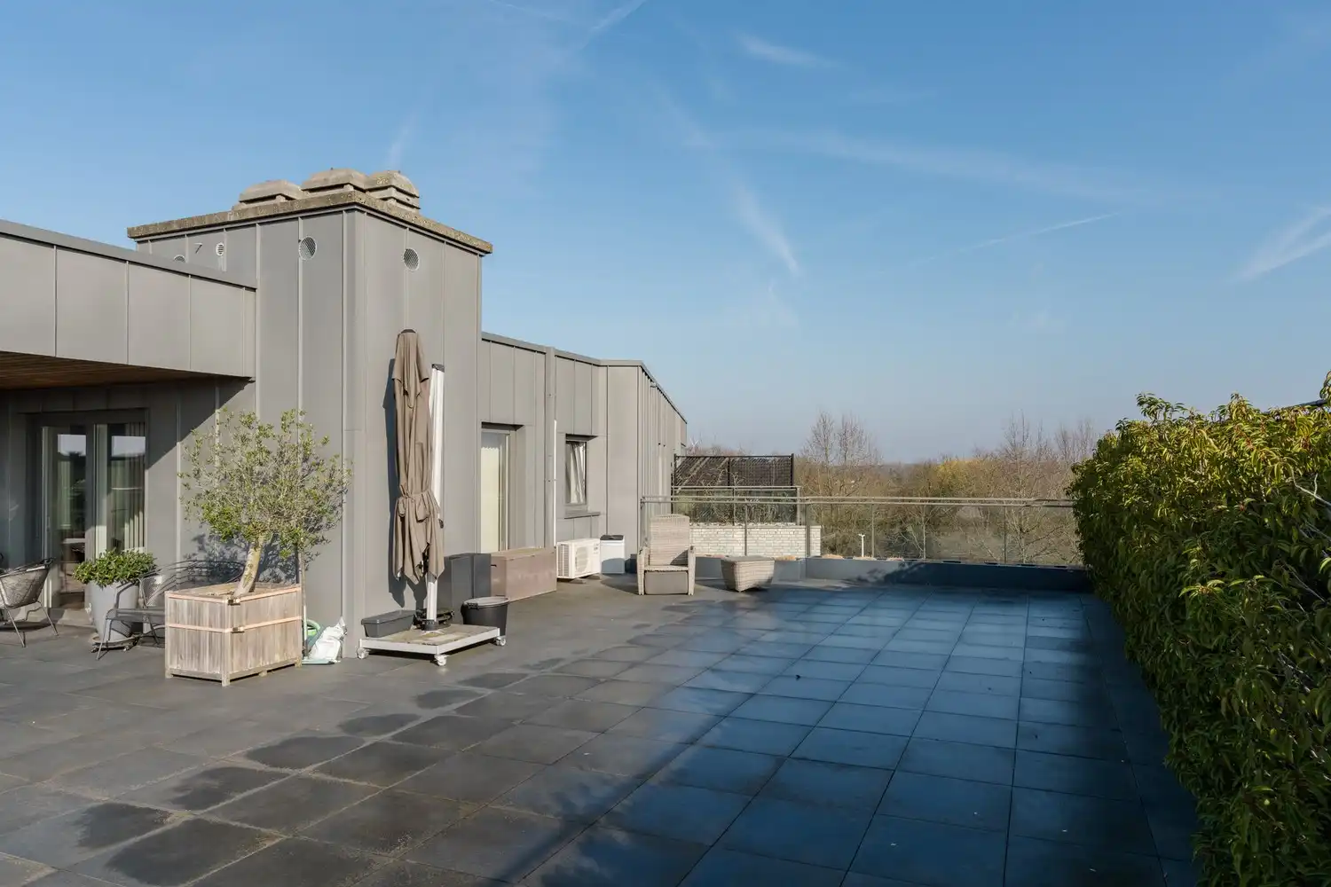 Prachtig penthouse met zeer groot terras en daktuin op het zuiden met 2 slaapkamers en 2 badkamers. foto 5