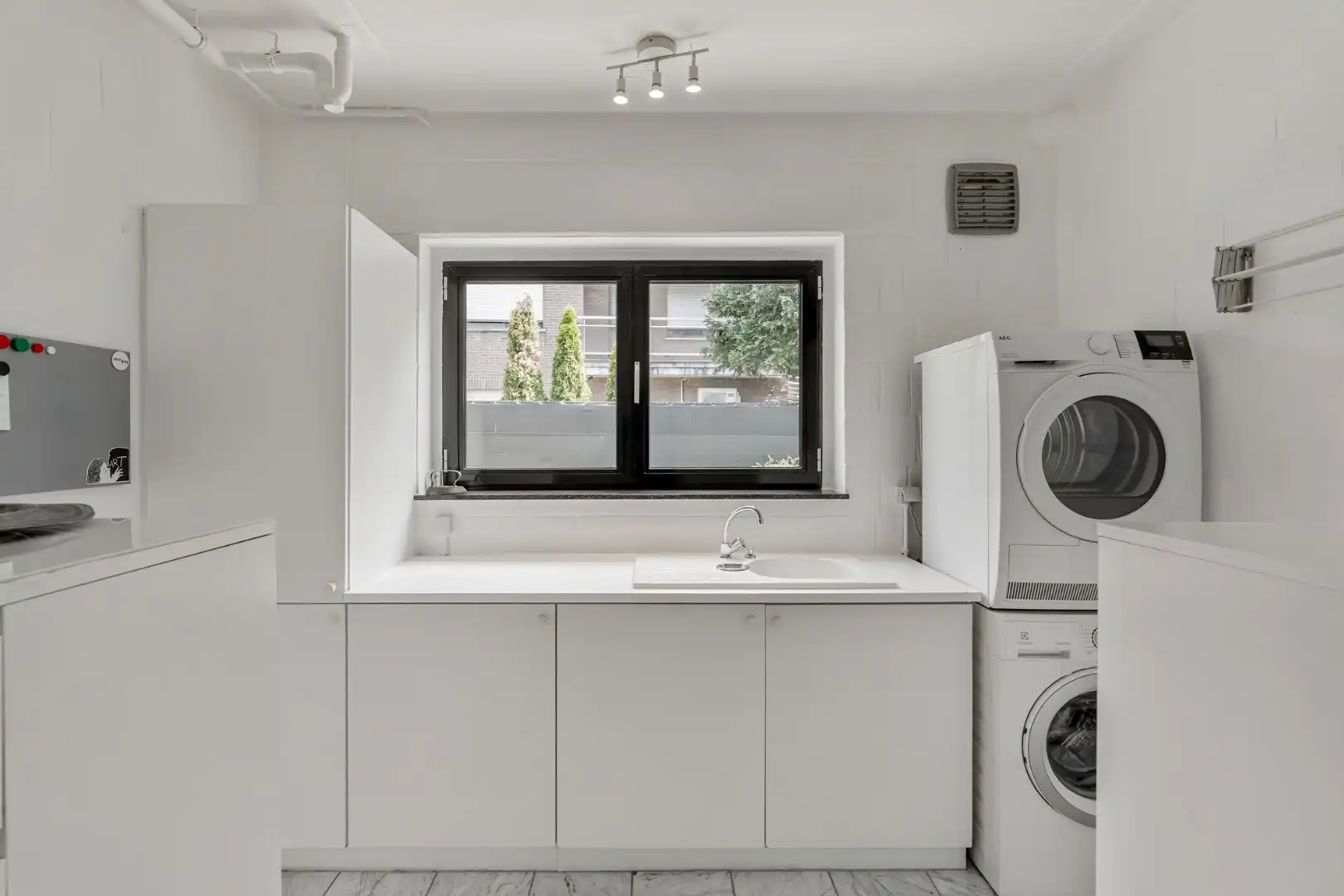 Moderne architectenwoning met mooie tuin en zwembad, 5 slaapkamers in Hasselt, OB op 8a12ca in doodlopende straat foto 43