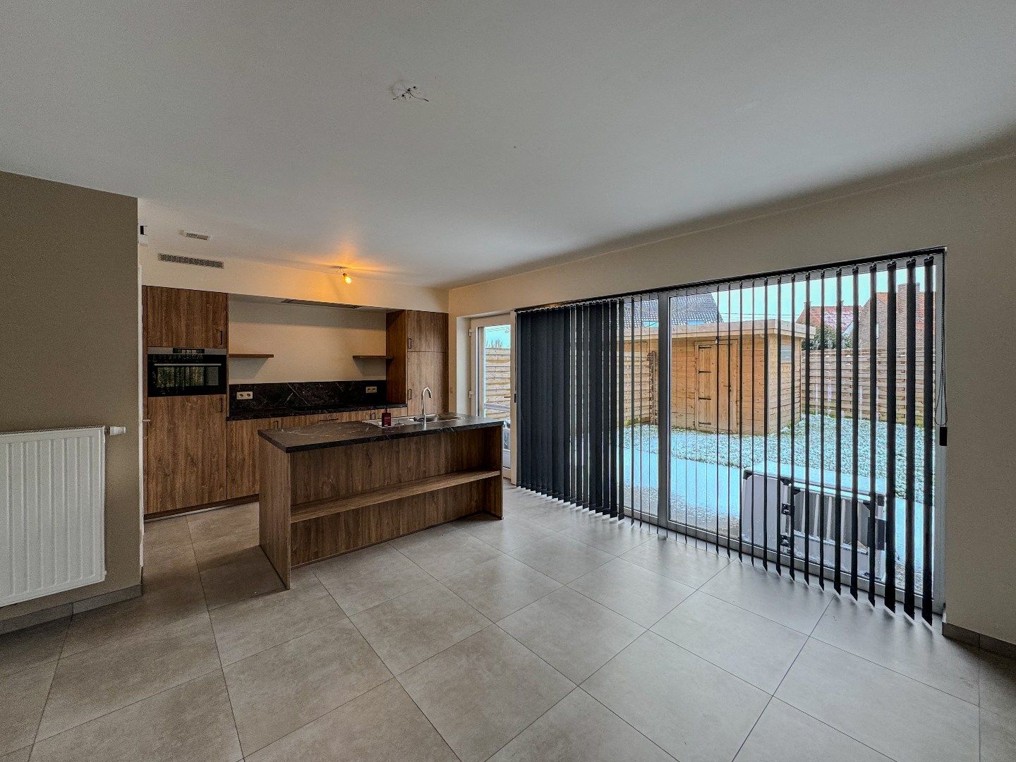 Recente woning met 3 slaapkamers, carport en tuin. foto 4