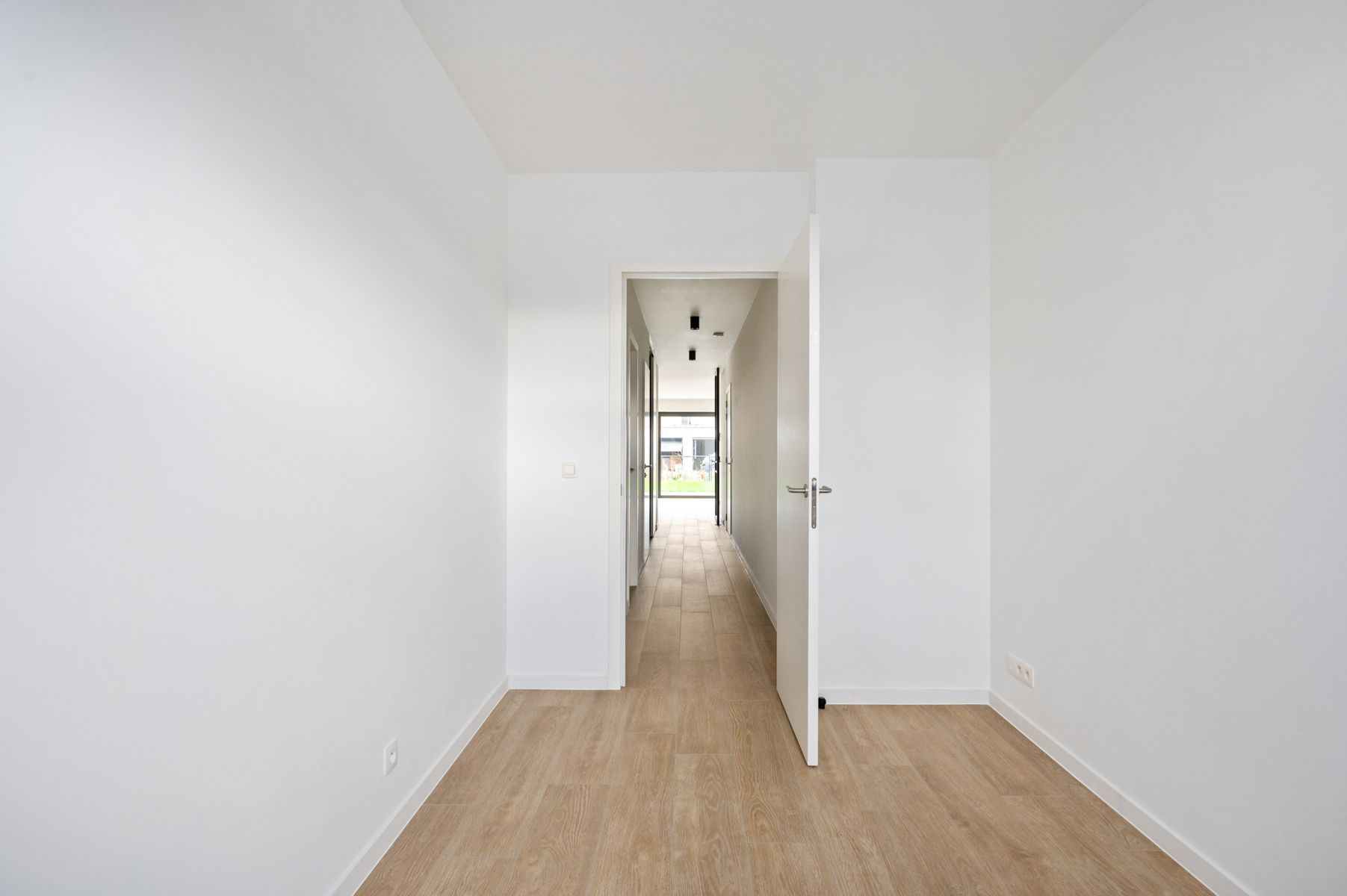 Nieuwbouw gelijkvloers appartement met staanplaats en kelder foto 12