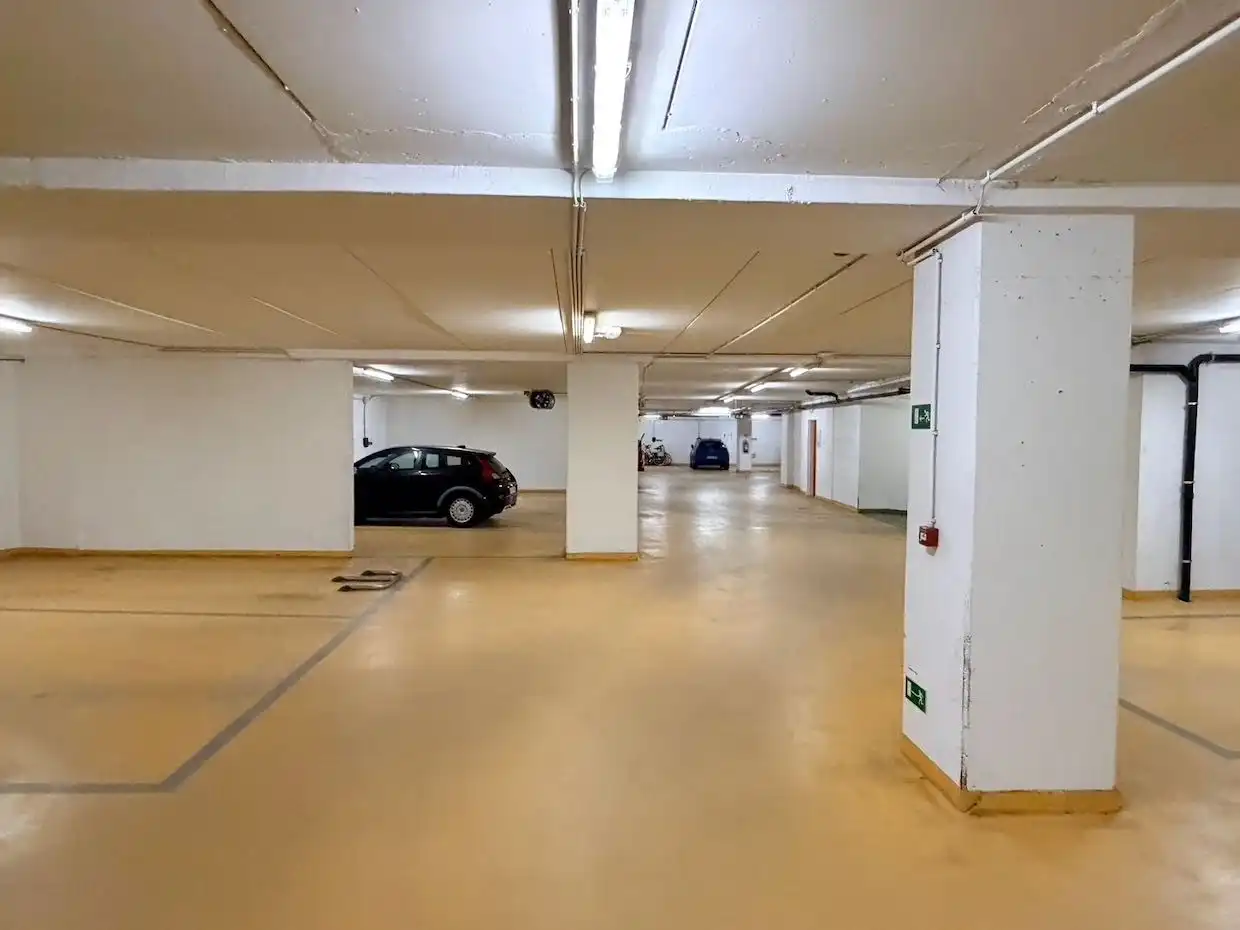 Centraal gelegen bemeubeld appartement MET autostaanplaats foto 14