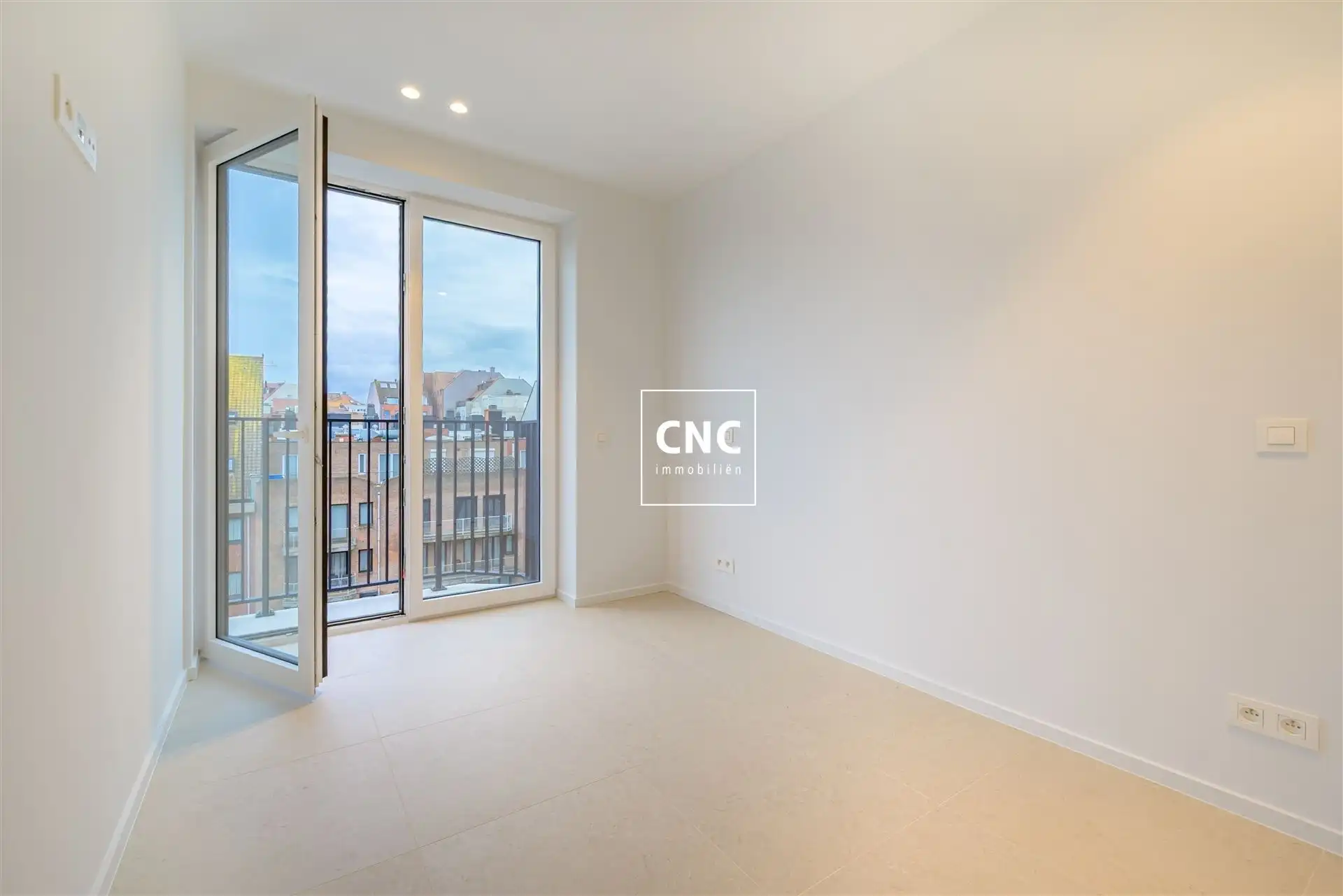 Stijlvol nieuwbouwappartement met zijdelings zeezicht foto 13