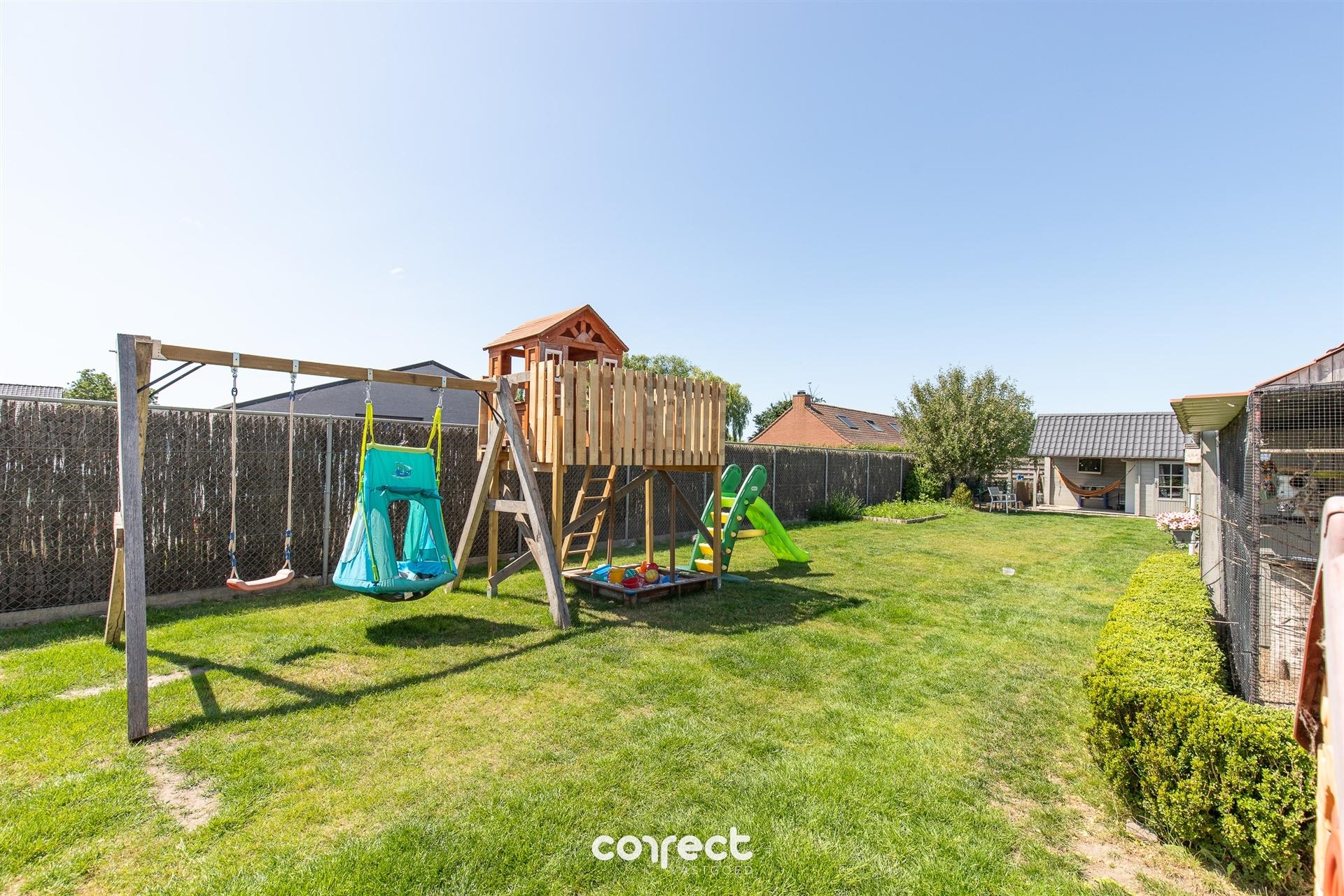 Open bebouwing op ruim perceel. foto 16