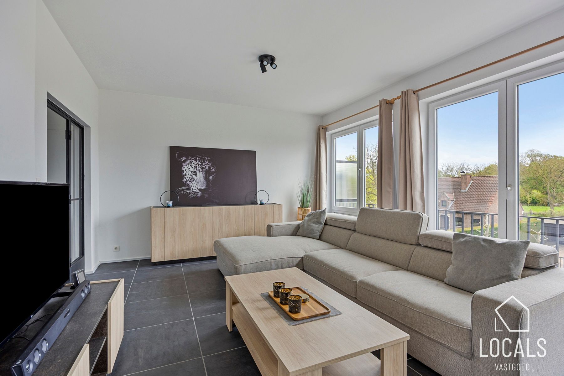 Mooi gerenoveerd 3-slaapkamerappartement te Nieuwerkerken foto 3
