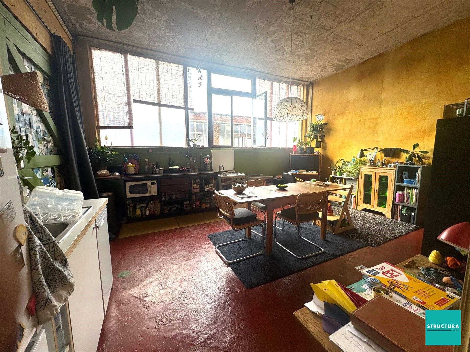 Ruime atelier te huur in Koekelberg.



 foto 5