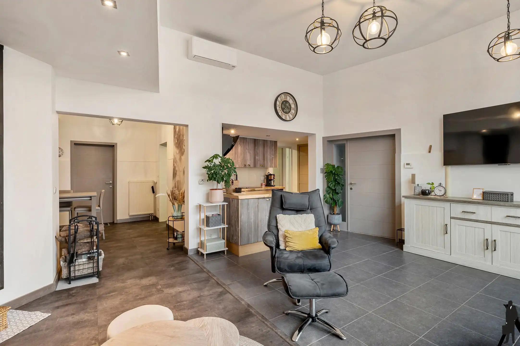 Zeer ruime en rustig gelegen met 3 slaapkamers en grote polyvalente ruimte. foto 5