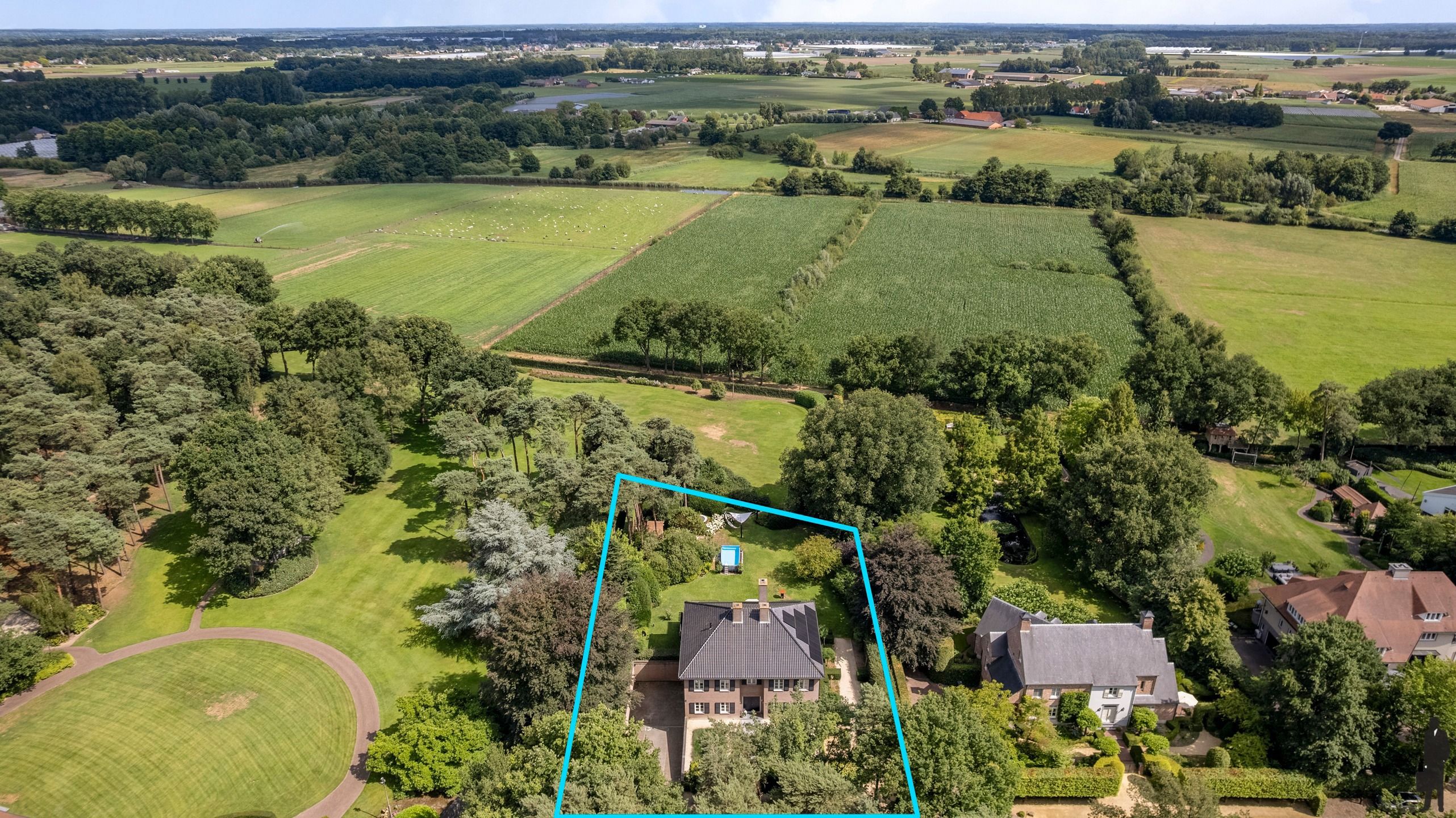 In de residentiële villawijk, De Meersebergen nabij Breda klassieke herenhuis op ca. 2135 m² met uitzicht op "Markdal". foto 71
