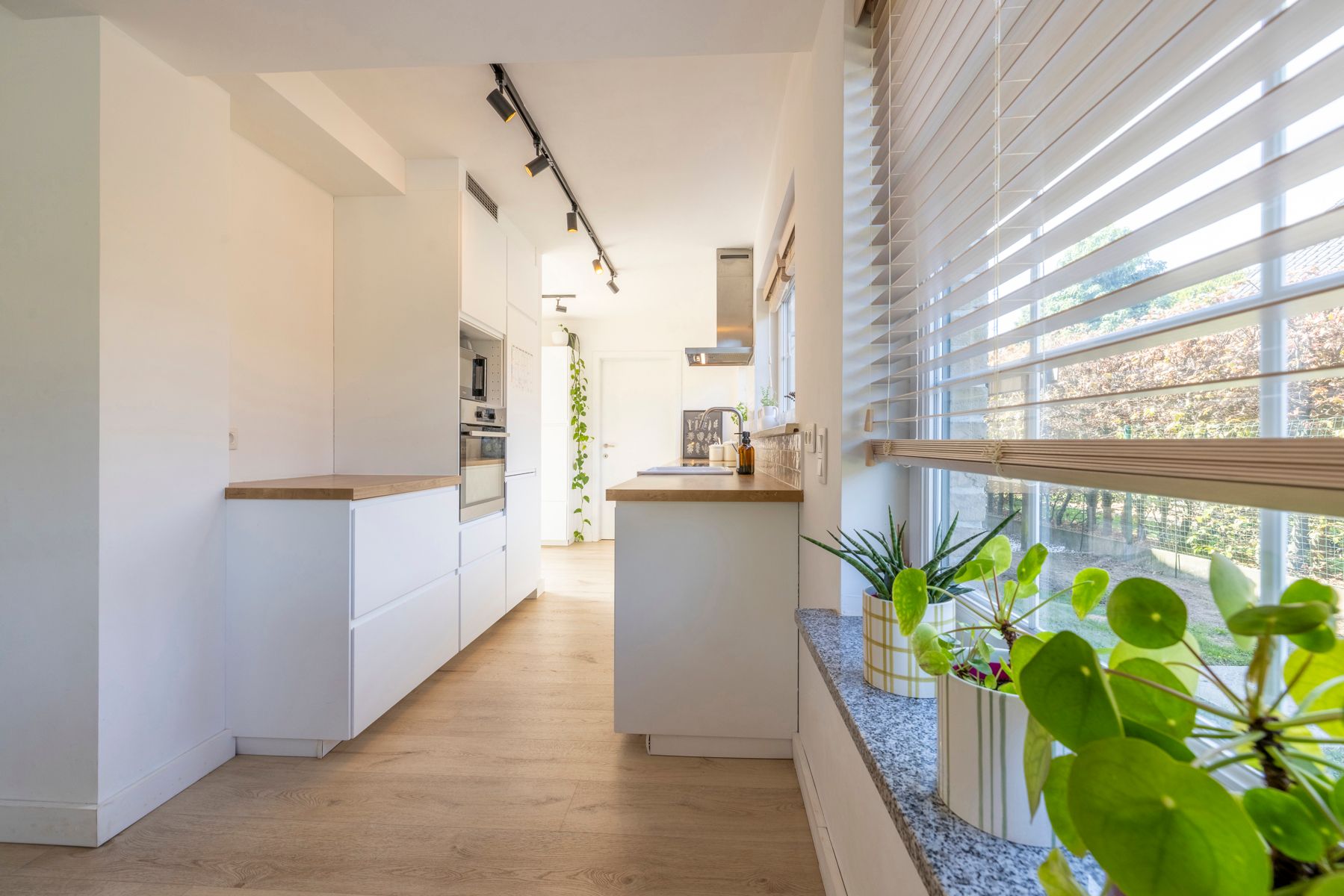 Woning met 3 slaapkamers, tuin en garage te koop! foto 12