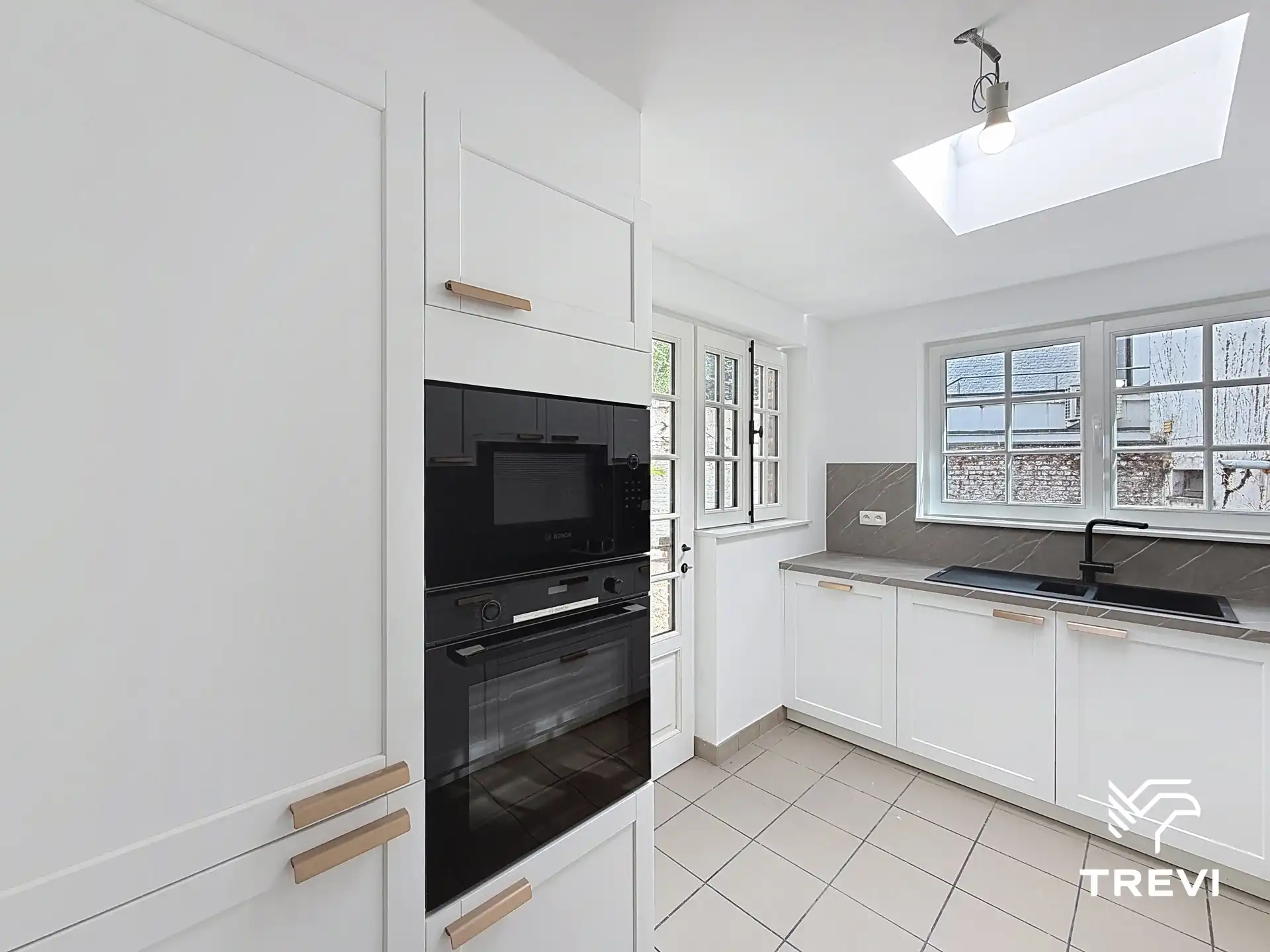 TOUR & TAXIS – Prachtige woning met 4 slaapkamers, terras en tuin! foto 6