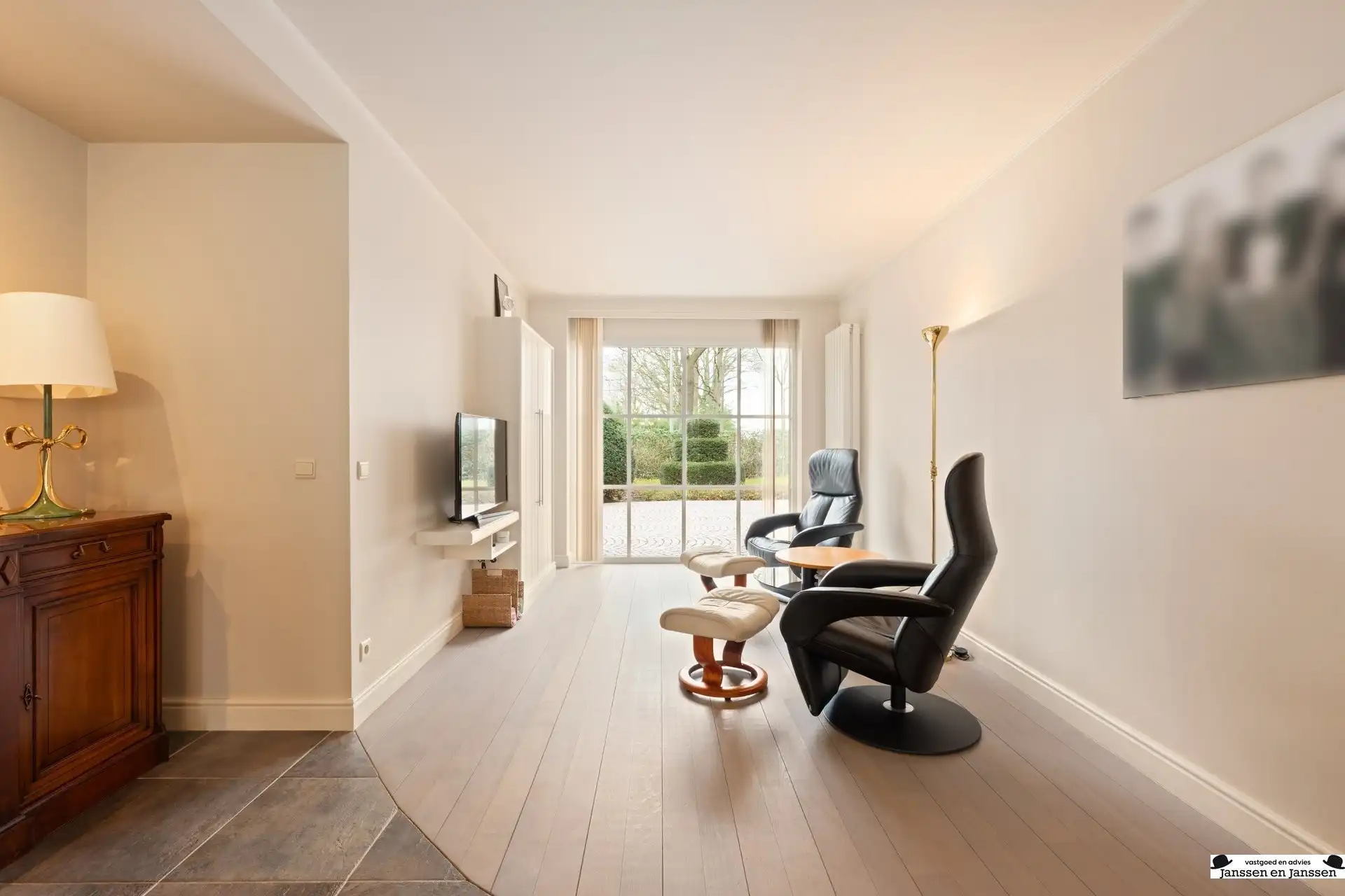 Karaktervolle villa op aan de Bredabaan foto 7
